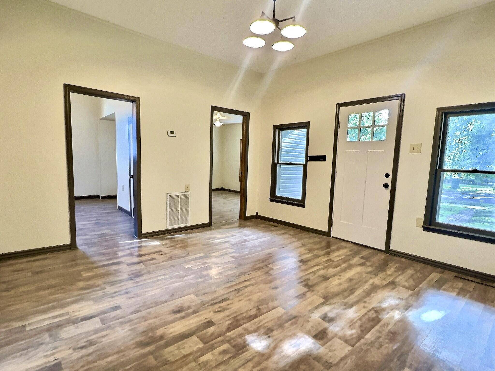 203 N Lincoln AVE, Monett, MO 65708