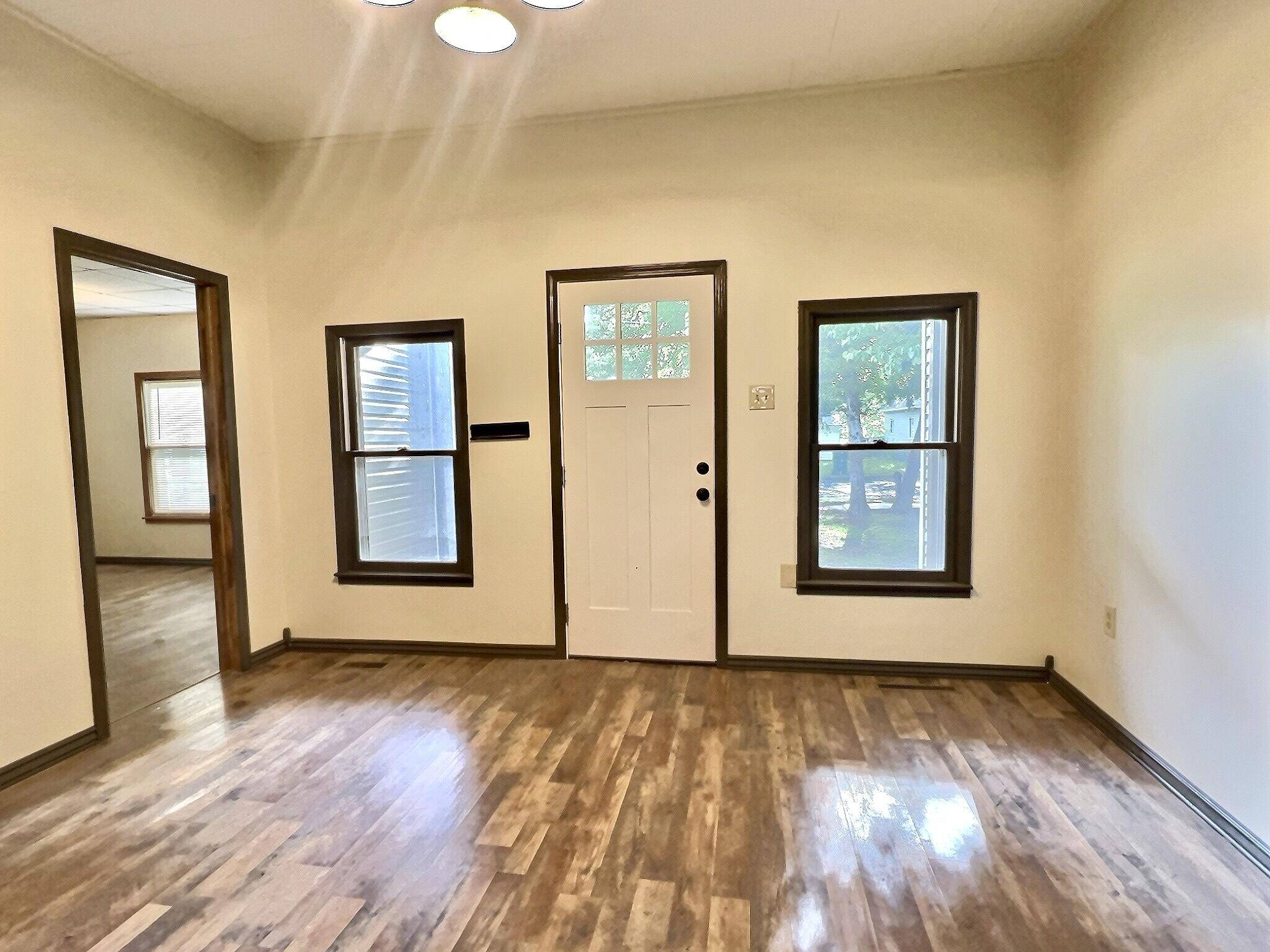 203 N Lincoln AVE, Monett, MO 65708