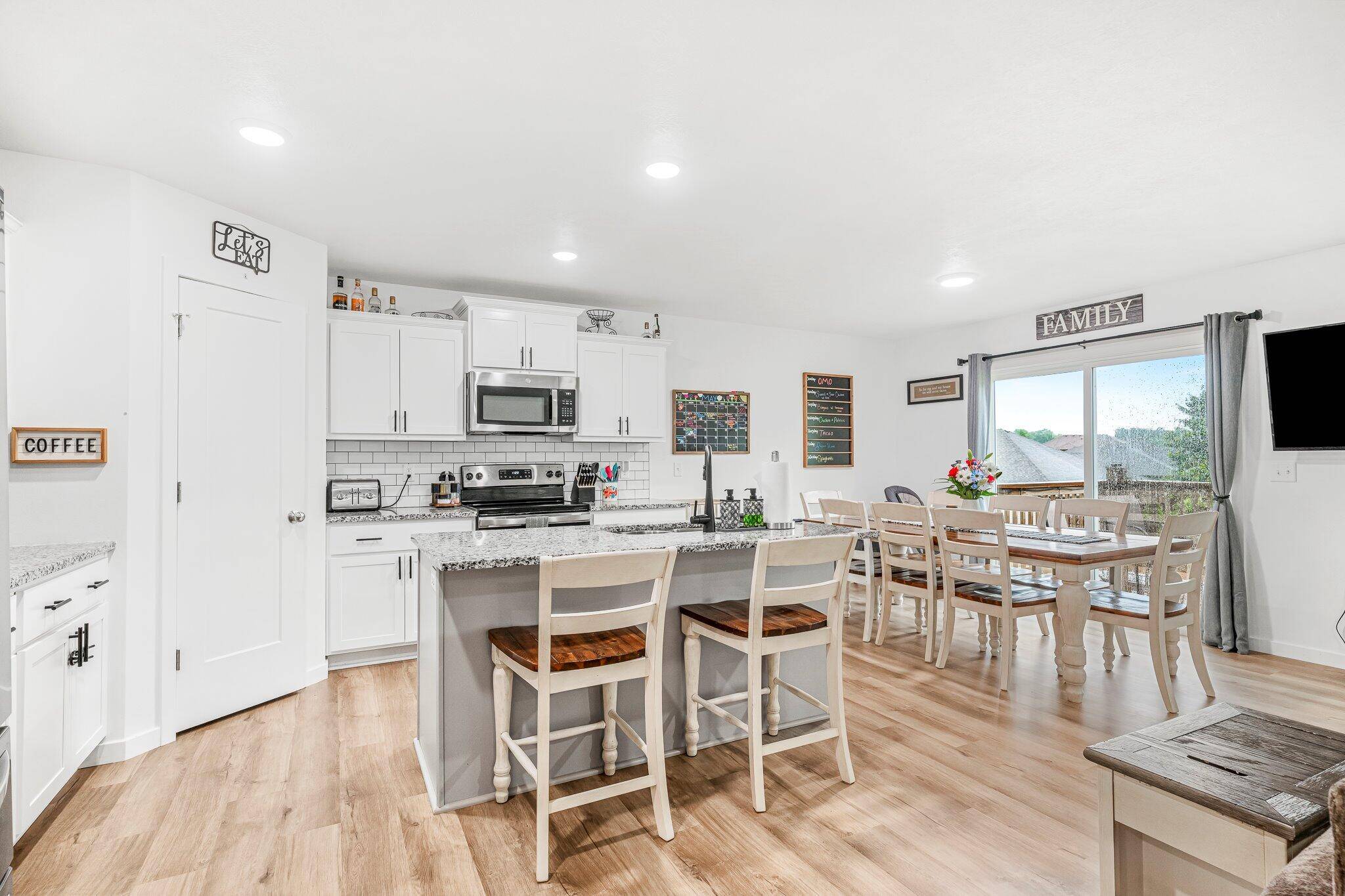 1142 S Broadview AVE, Springfield, MO 65802