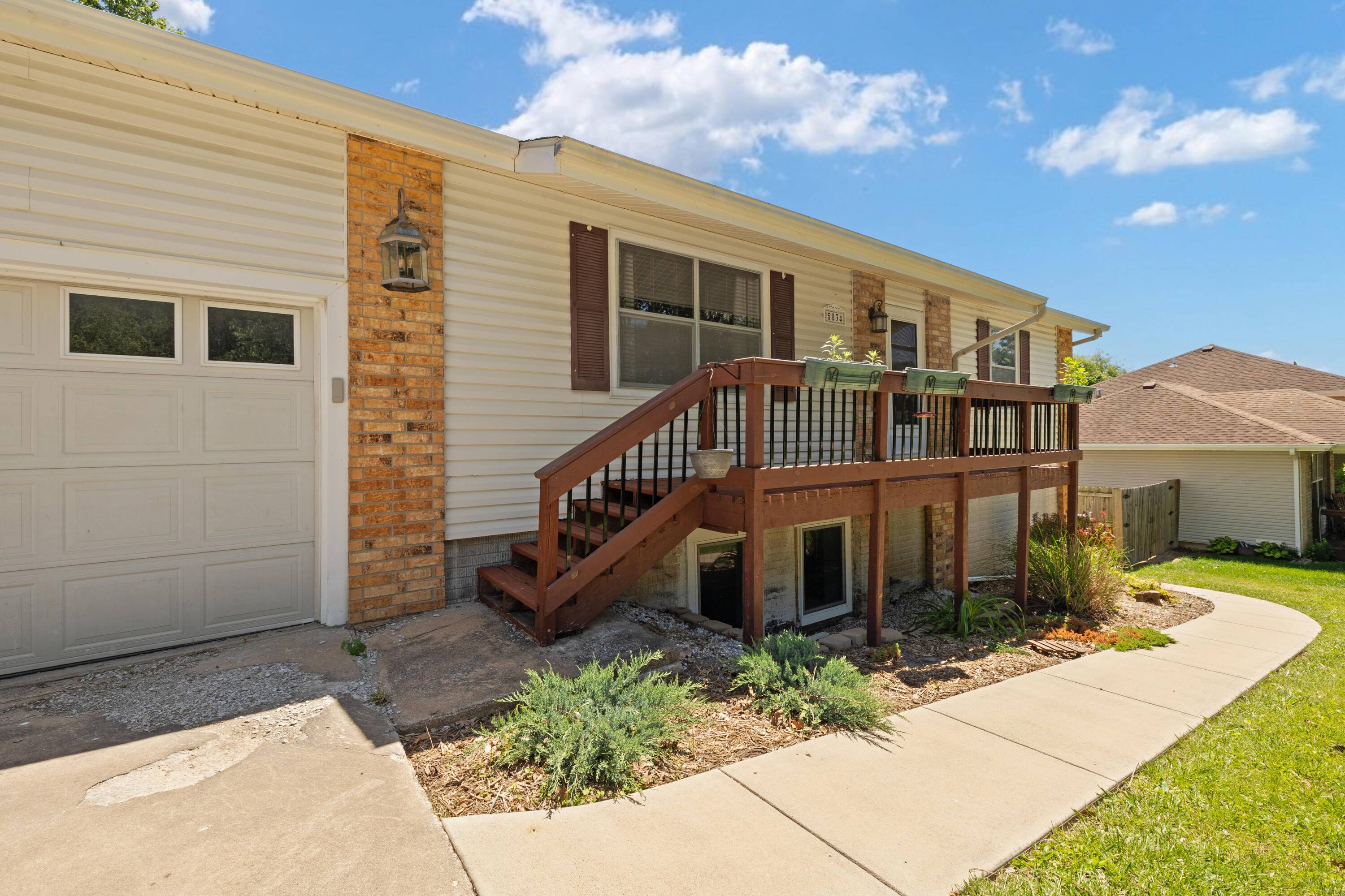 5834 S Iris LN, Battlefield, MO 65619