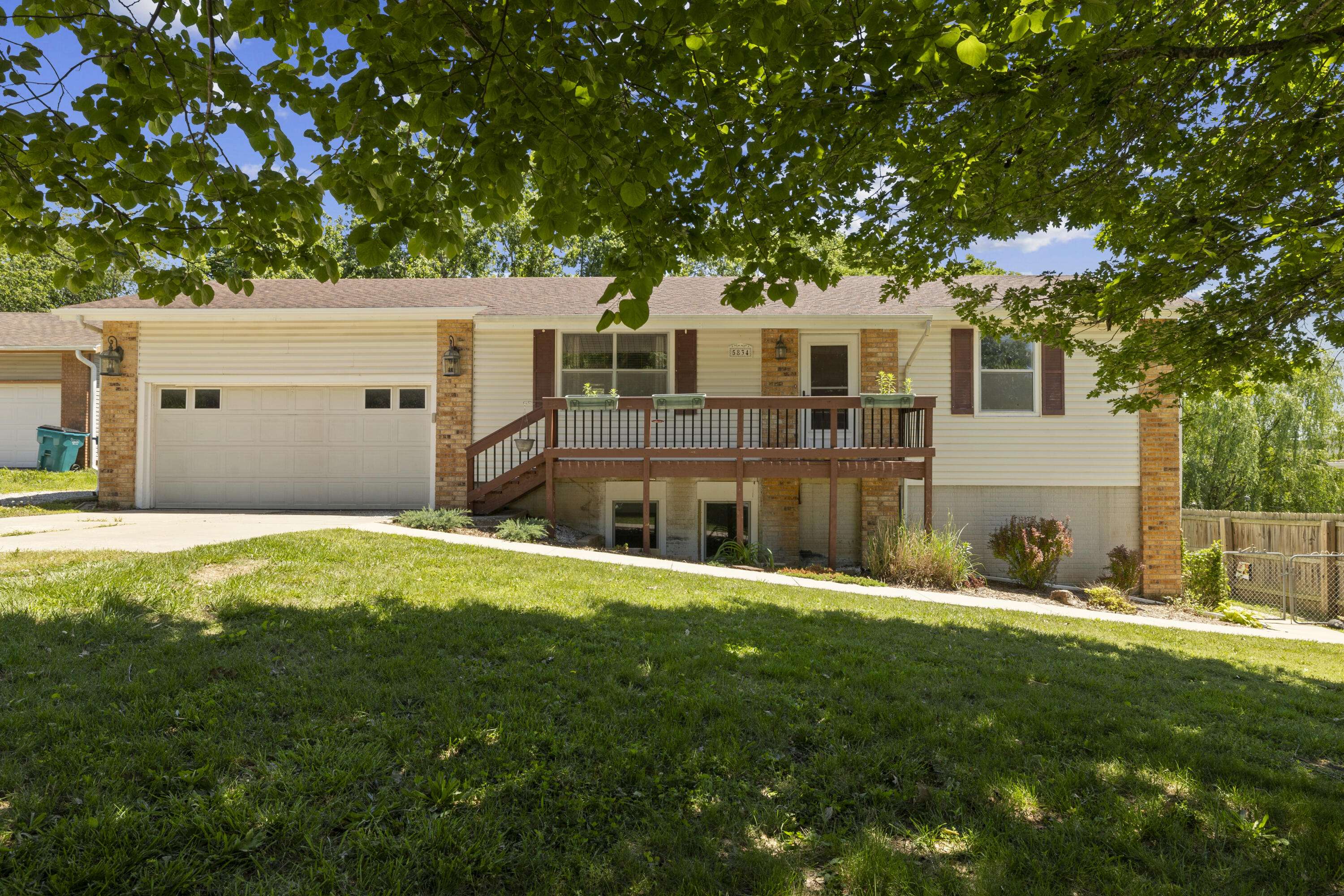 5834 S Iris LN, Battlefield, MO 65619