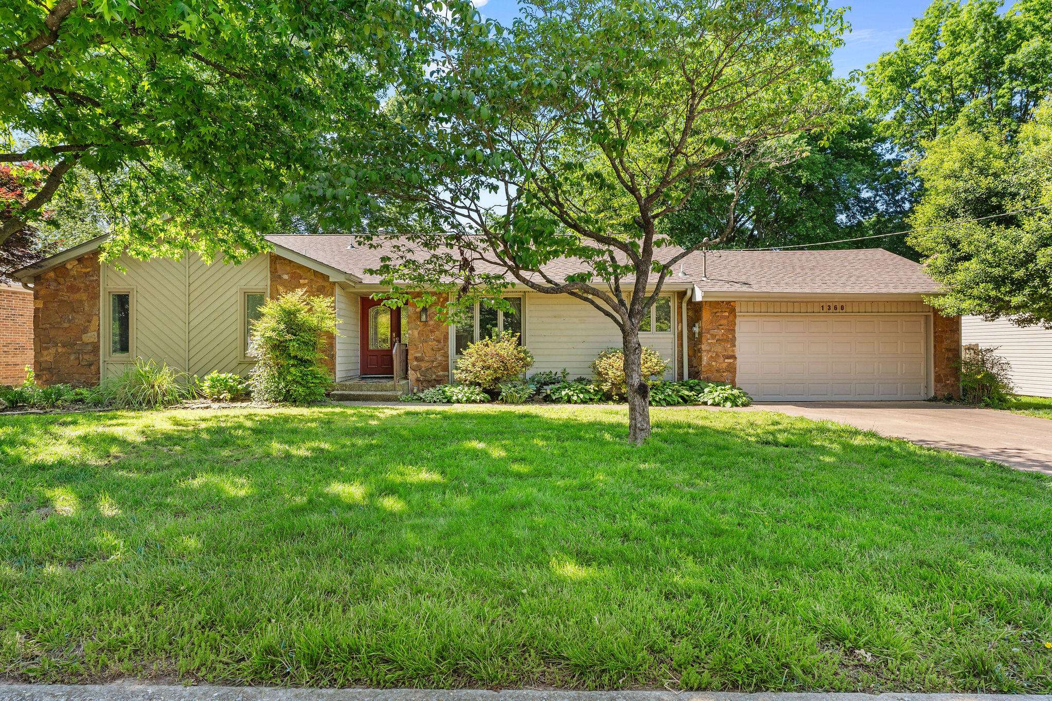 1360 E Lafayette ST, Springfield, MO 65804