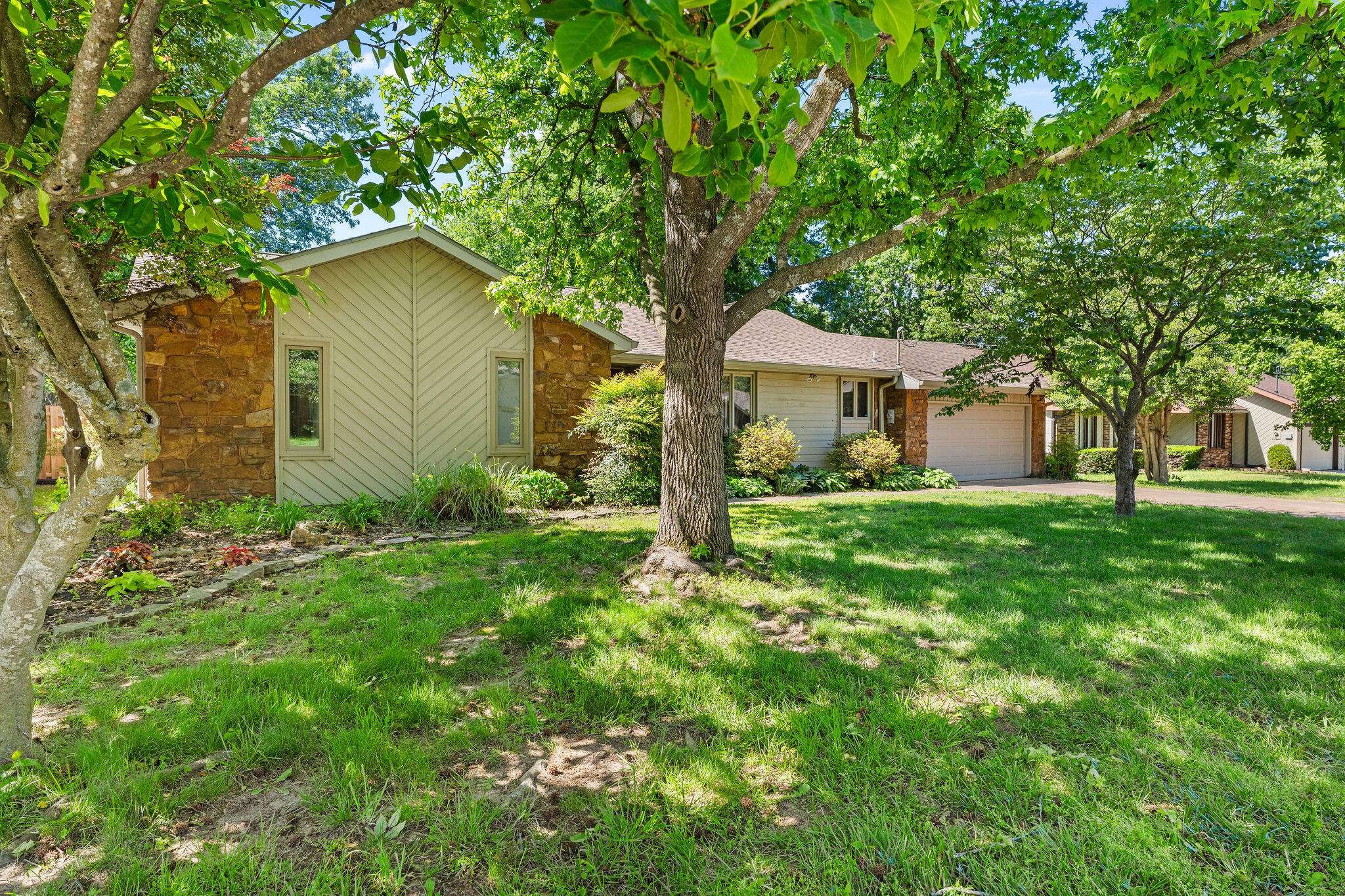 1360 E Lafayette ST, Springfield, MO 65804