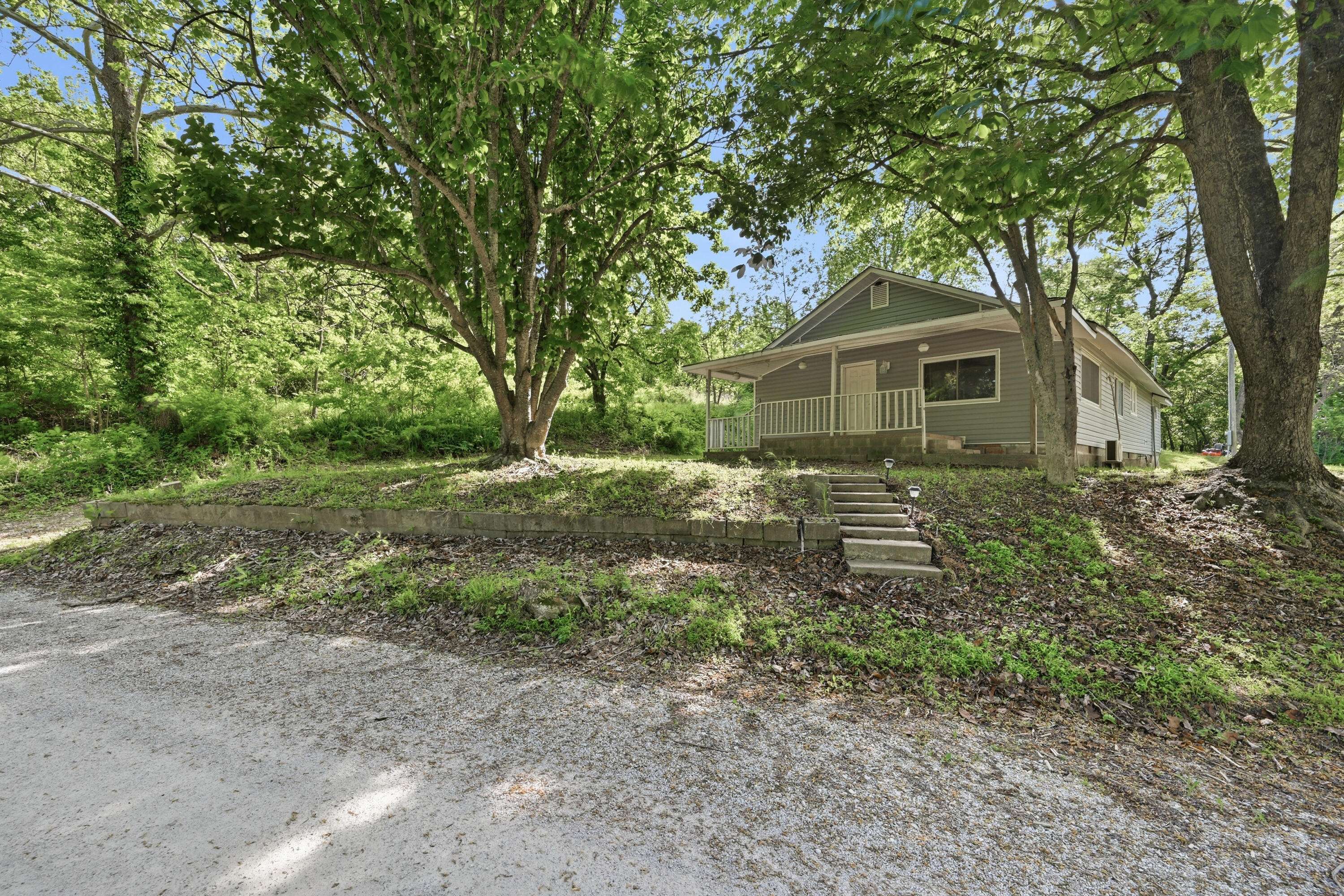 5099 Maple Drive, Neosho, MO 64850