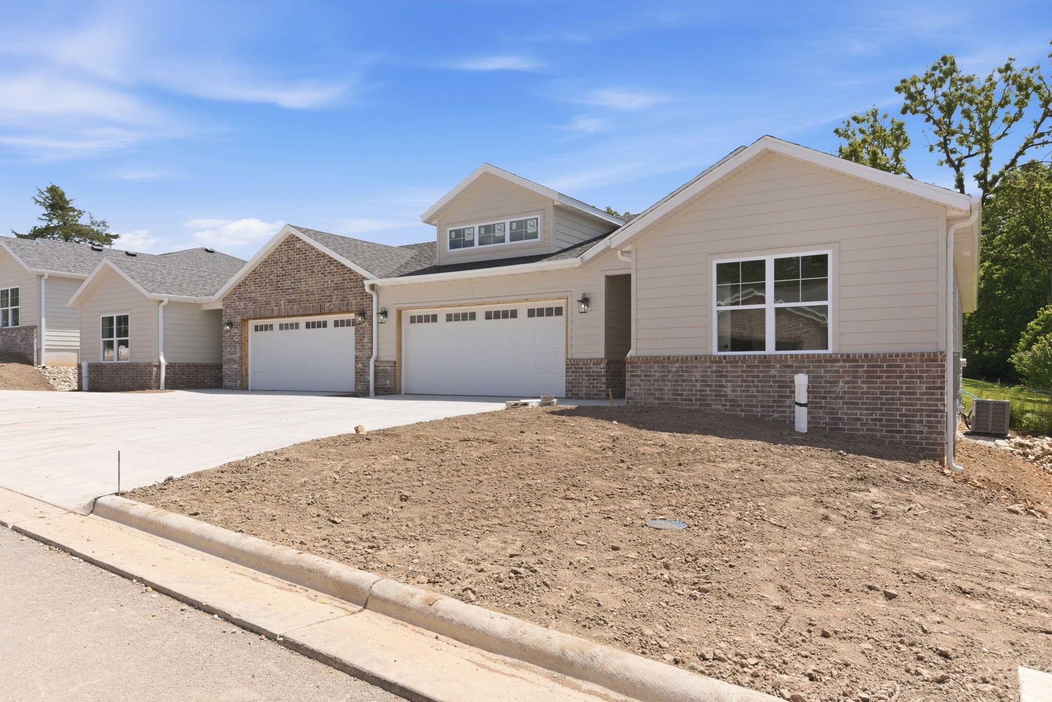 2331 E Olde Ivy ST, Springfield, MO 65804