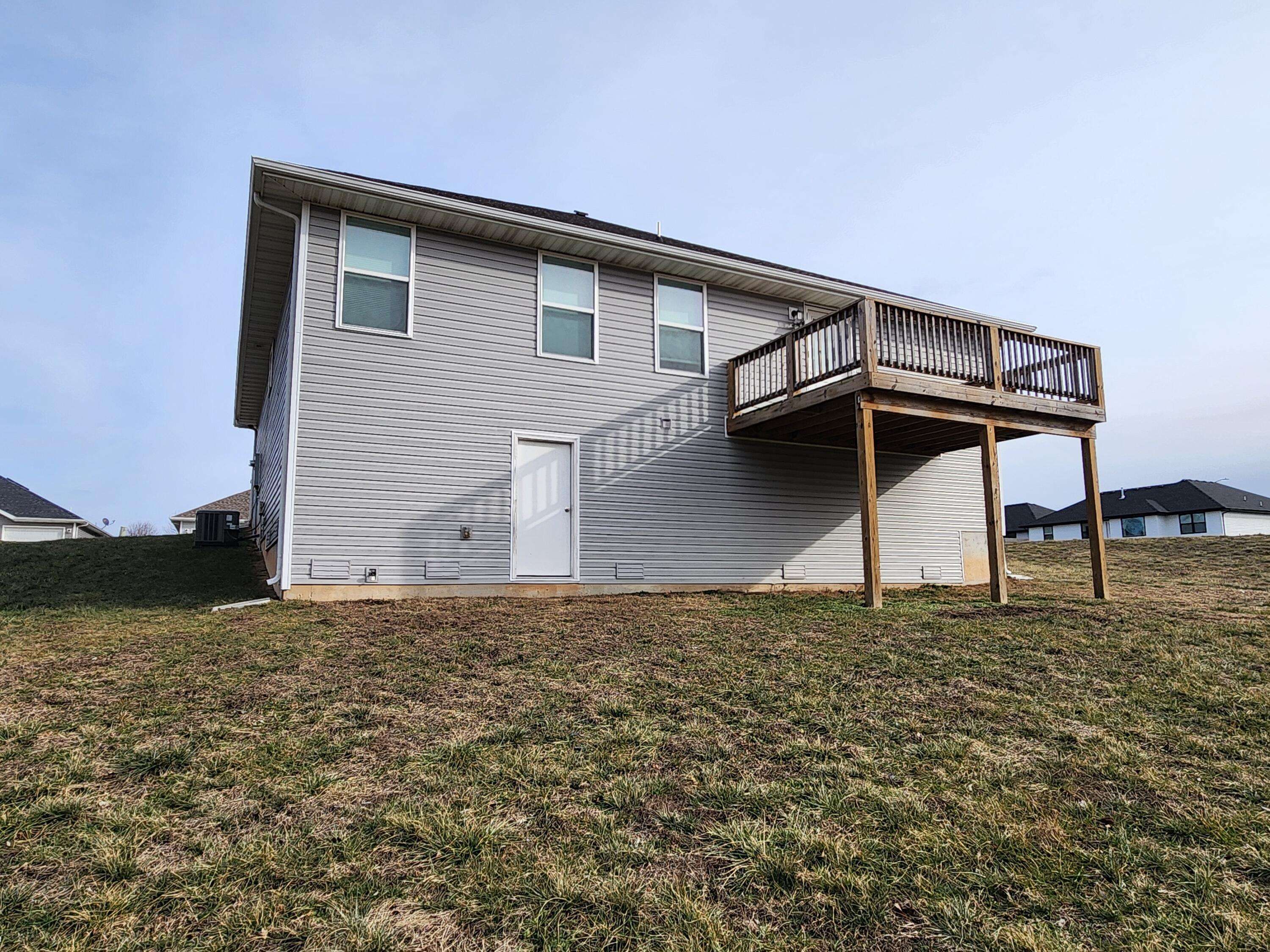 1295 S Whitaker AVE, Republic, MO 65738