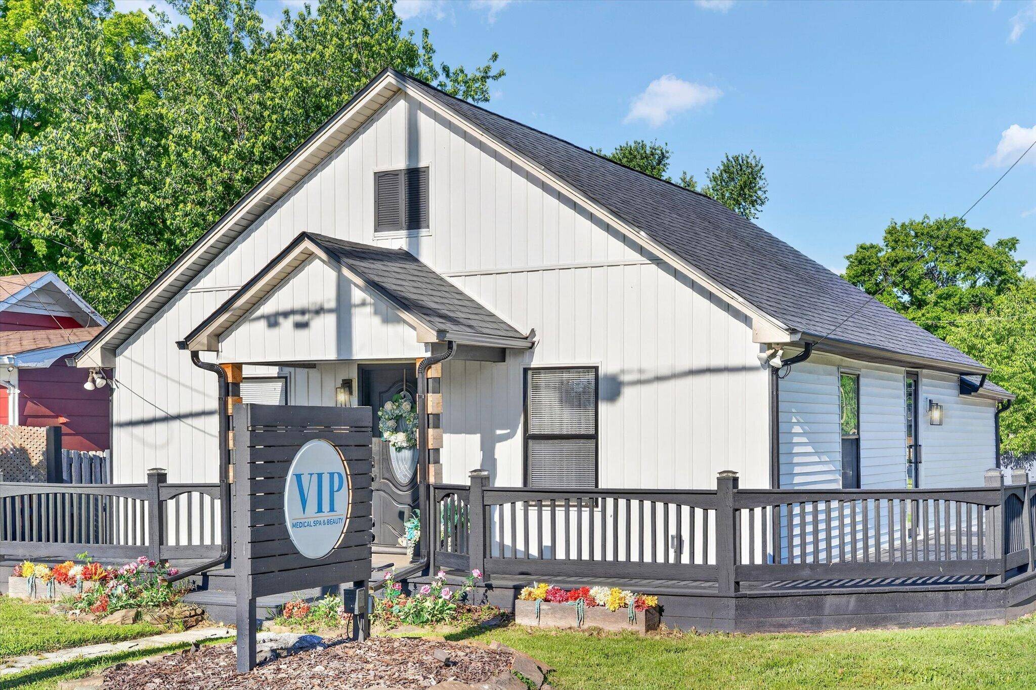 425 N Main ST, Nixa, MO 65714