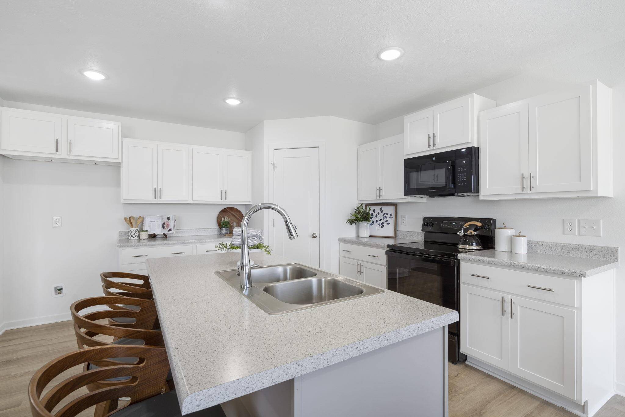 246 S Chesterfield AVE, Rogersville, MO 65742