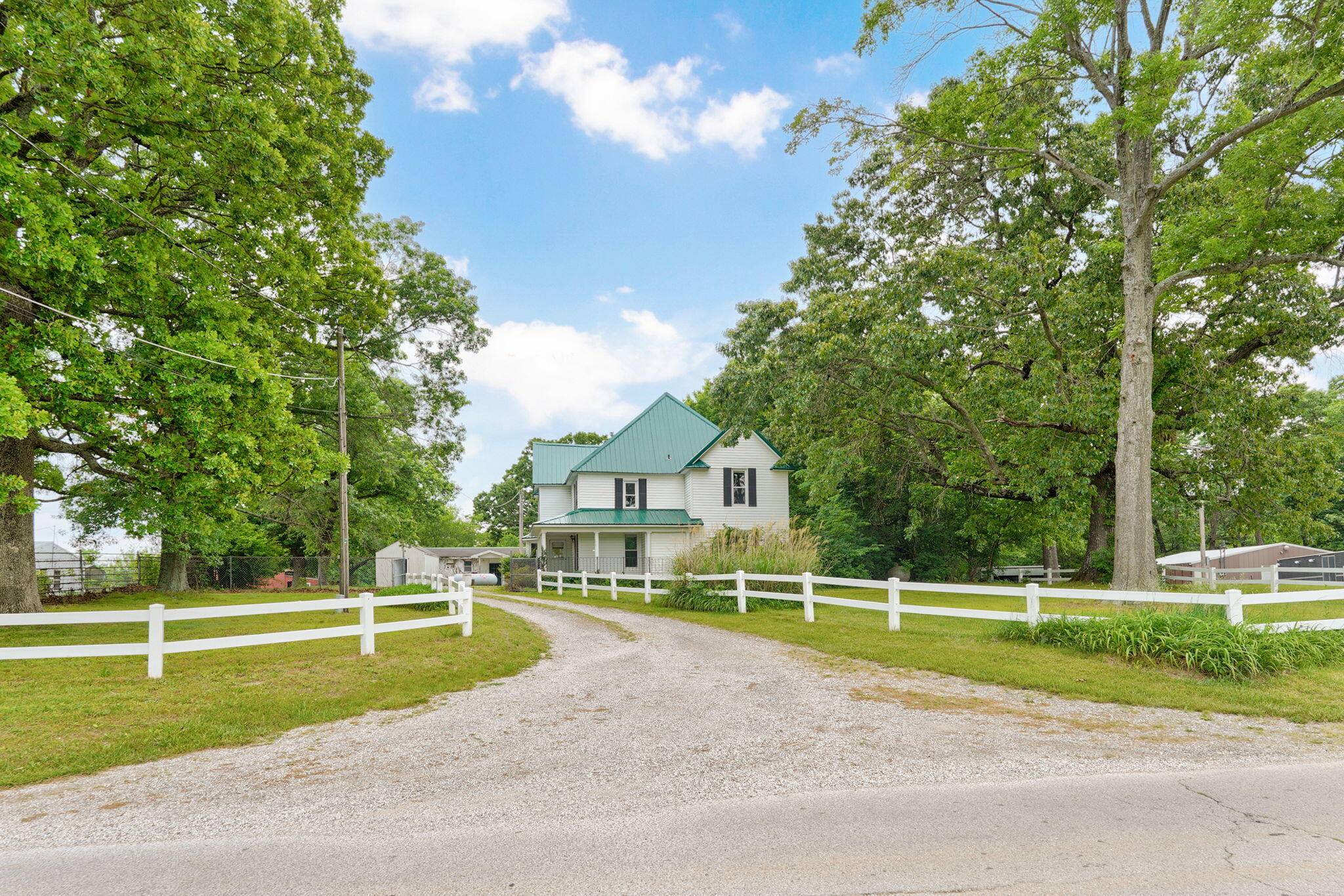1642 W Inman RD, Nixa, MO 65714