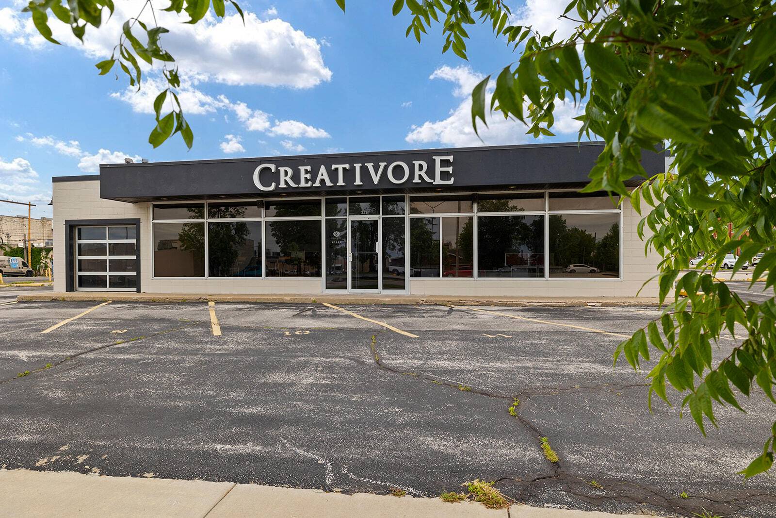 225 E Pacific ST, Springfield, MO 65803
