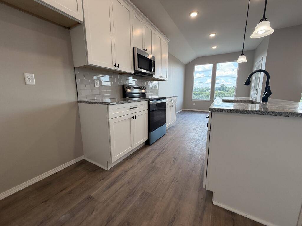 910 Shorthorn LN, Marshfield, MO 65706