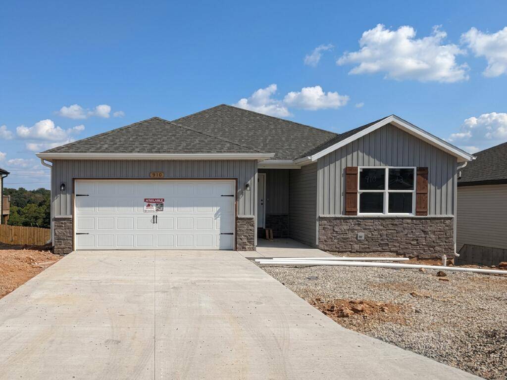 910 Shorthorn LN, Marshfield, MO 65706