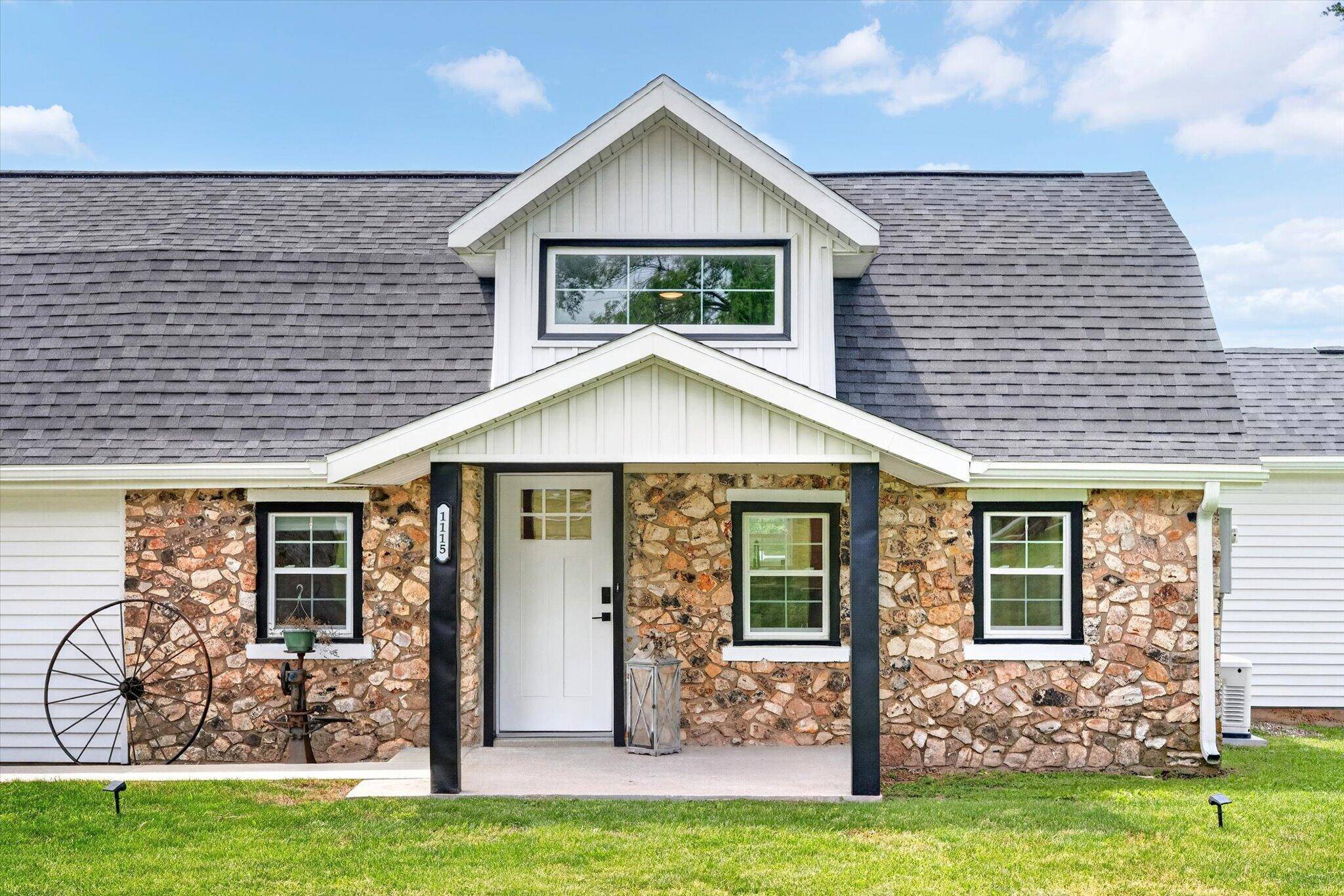 1115 Highlandville RD, Highlandville, MO 65669