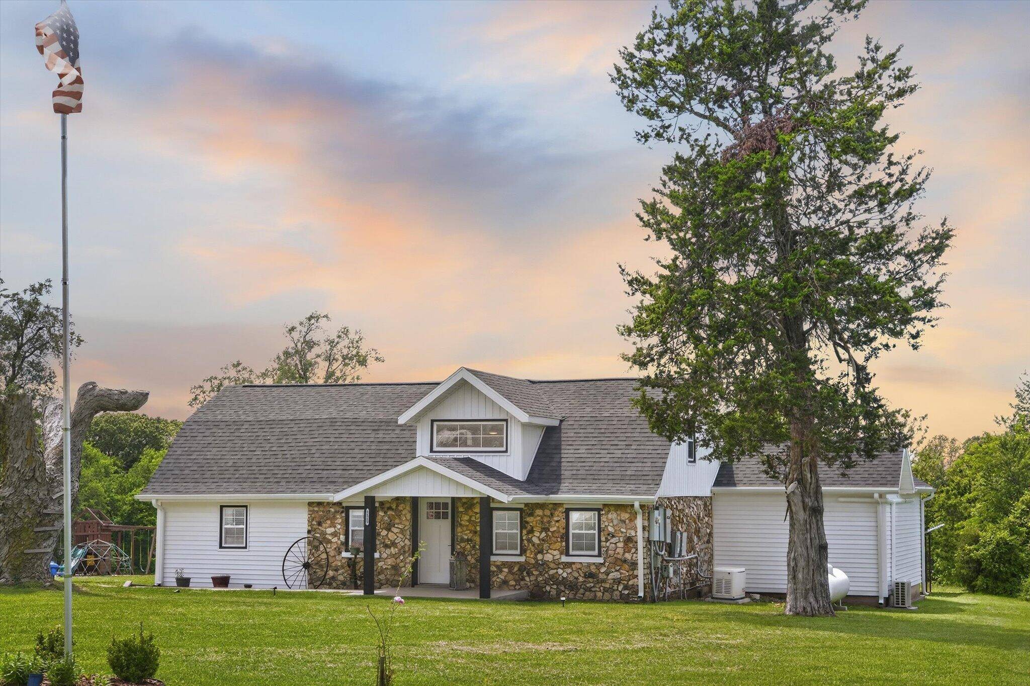 1115 Highlandville RD, Highlandville, MO 65669