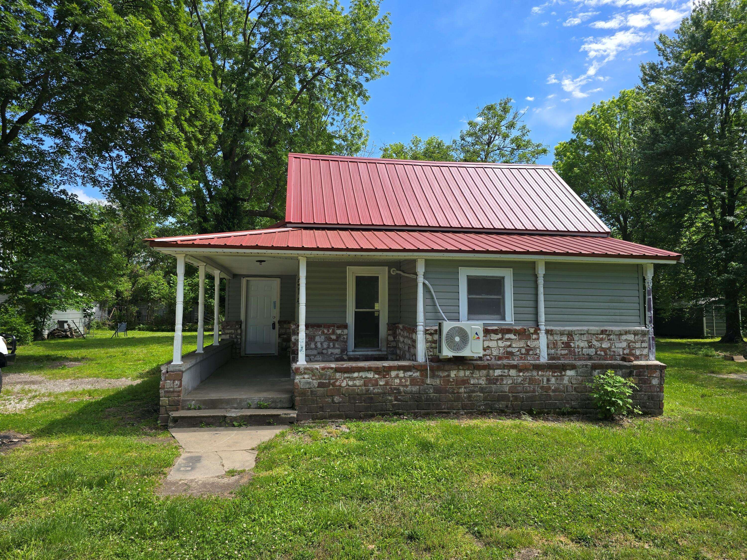 514 Ottawa ST, Seneca, MO 64865
