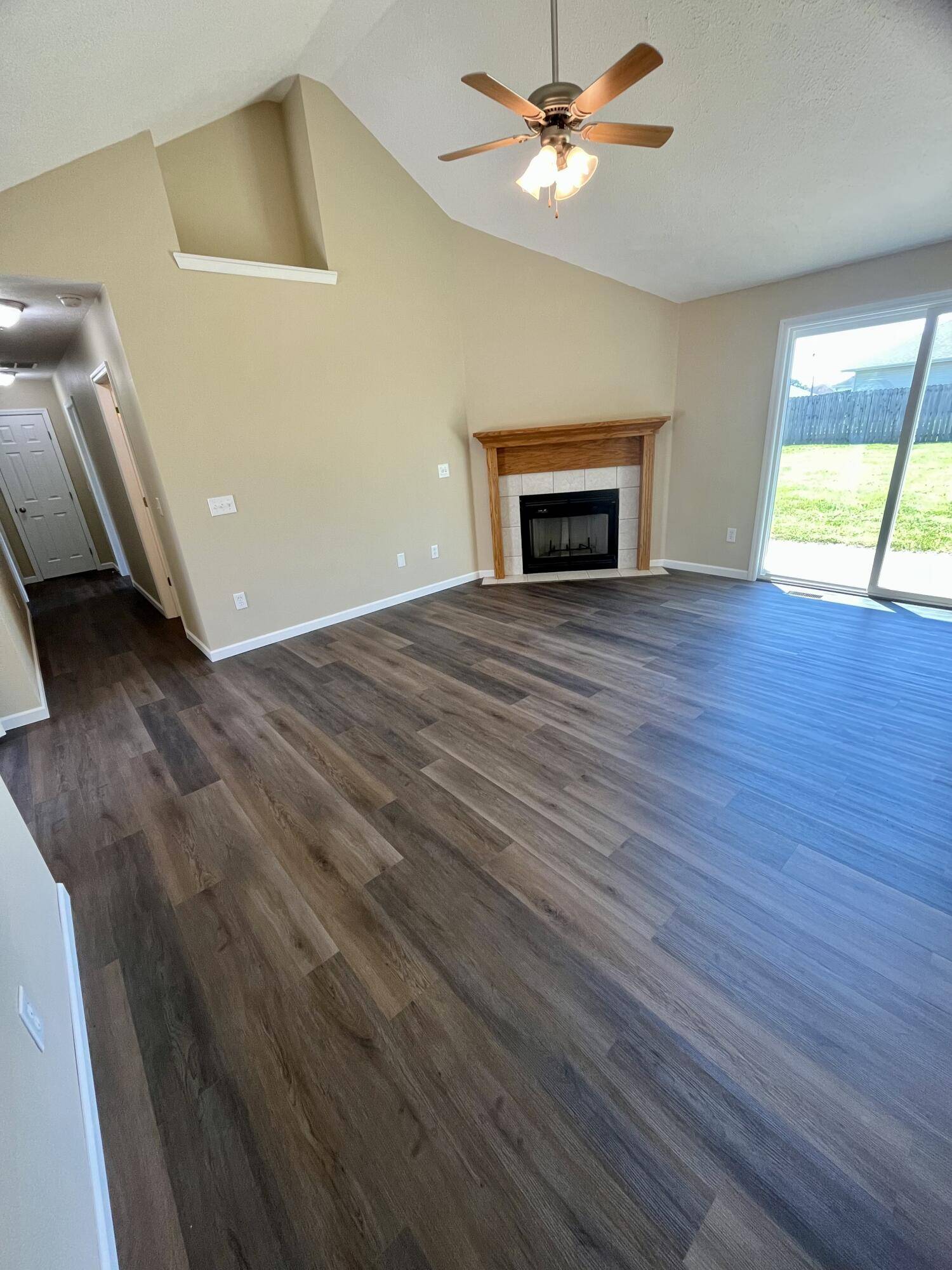 2124 E Primrose ST, Republic, MO 65738