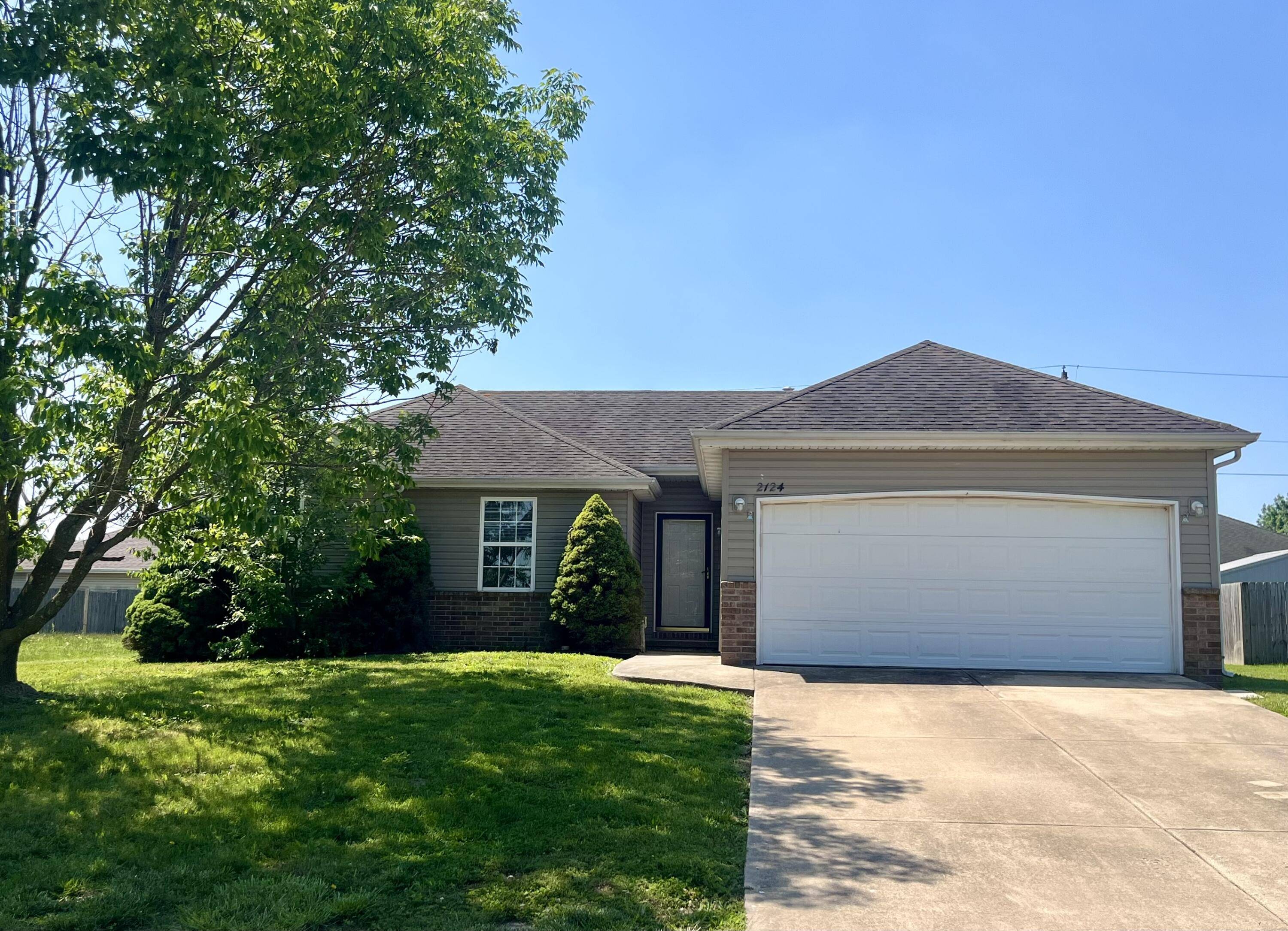 2124 E Primrose ST, Republic, MO 65738