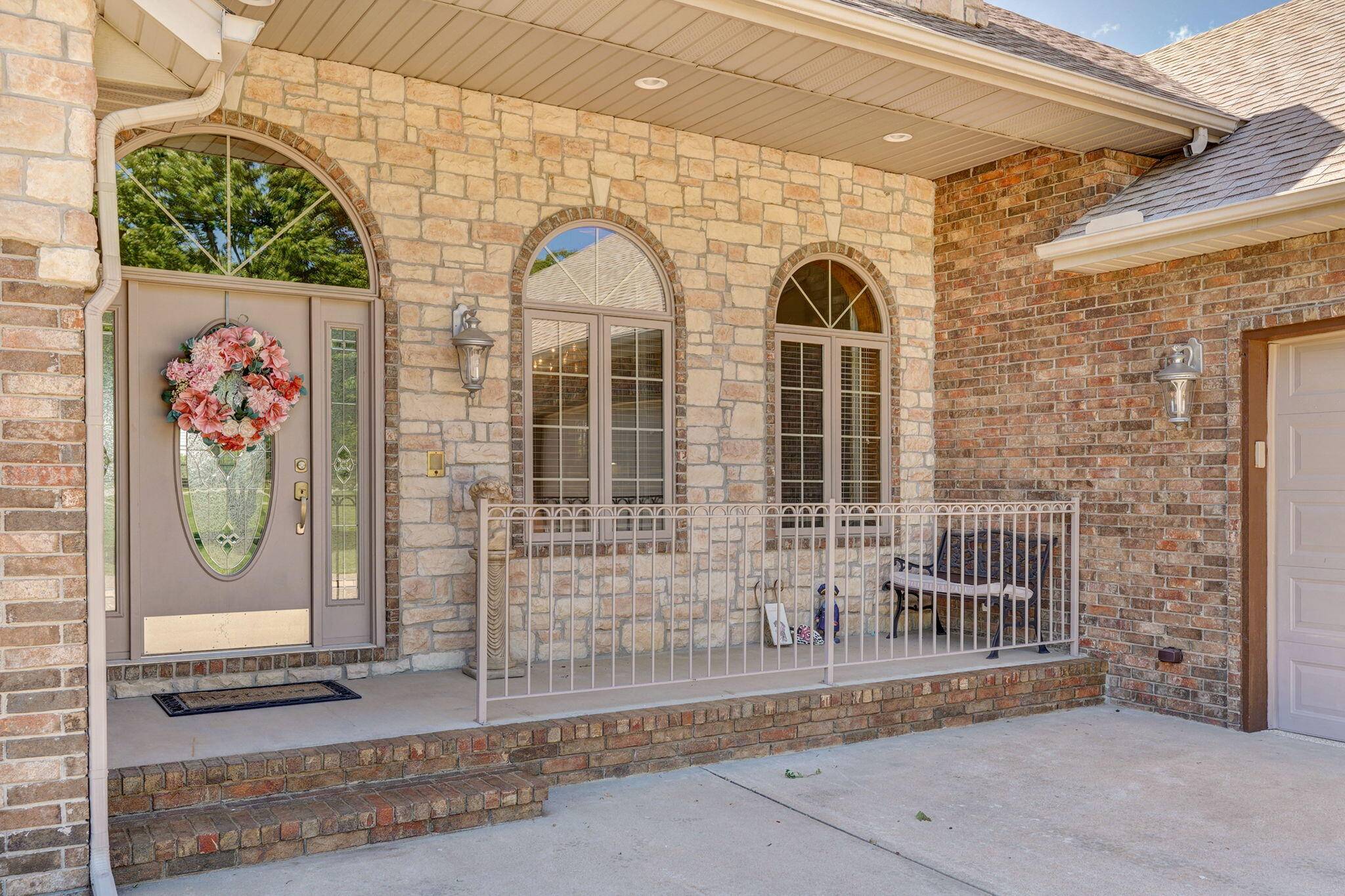 5609 N Farm Road 183, Springfield, MO 65803