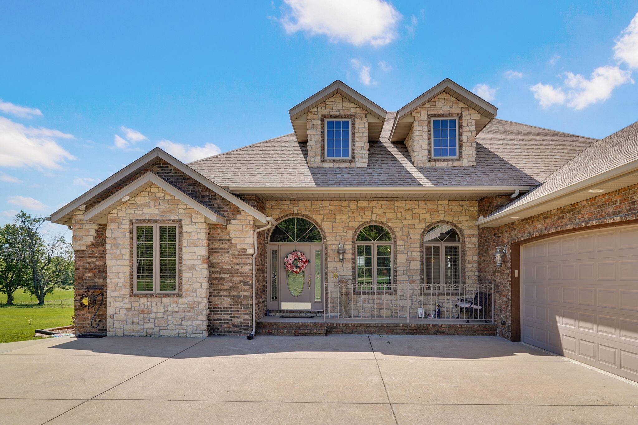 5609 N Farm Road 183, Springfield, MO 65803