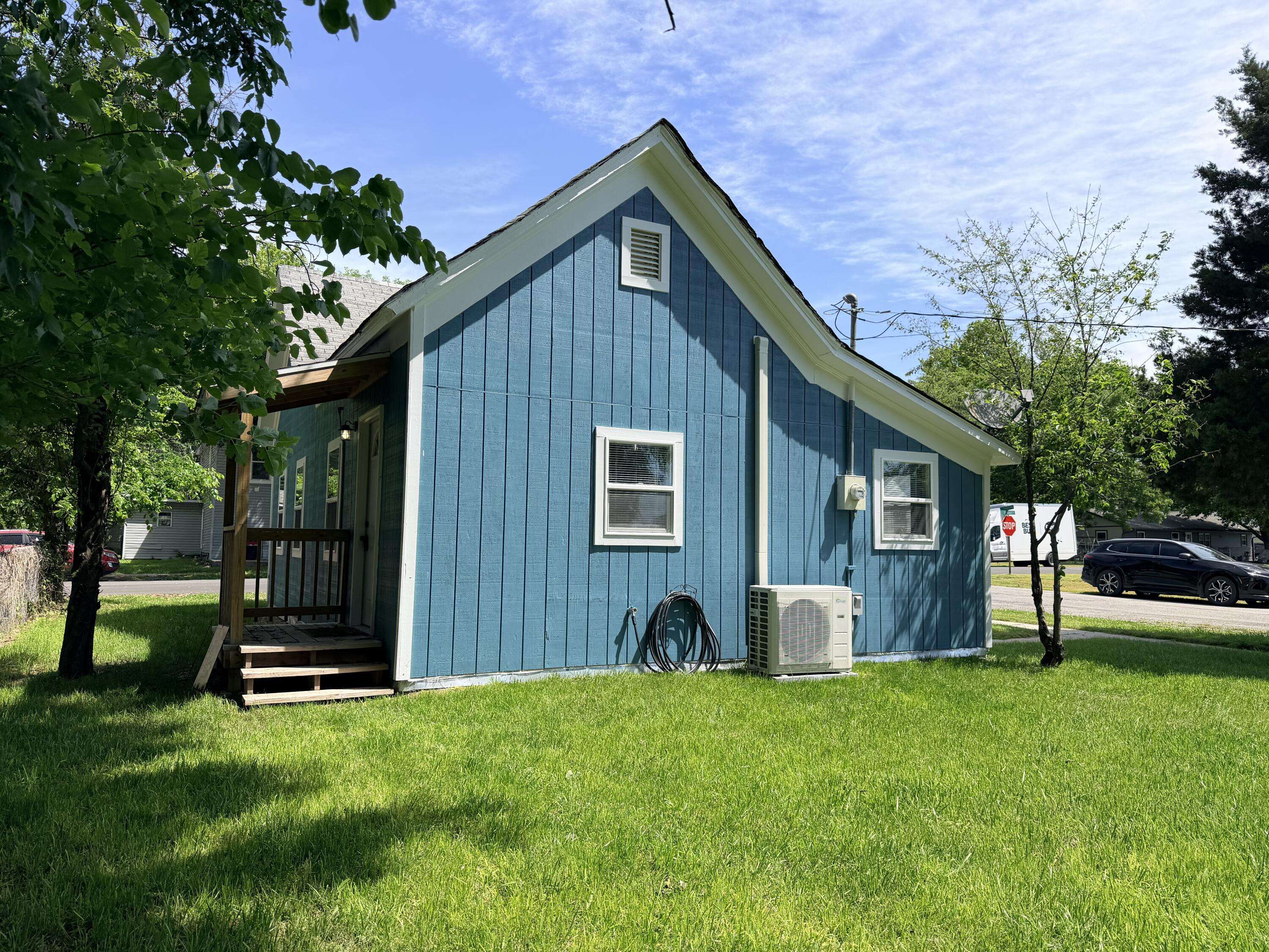 141 E Daugherty ST, Carterville, MO 64835