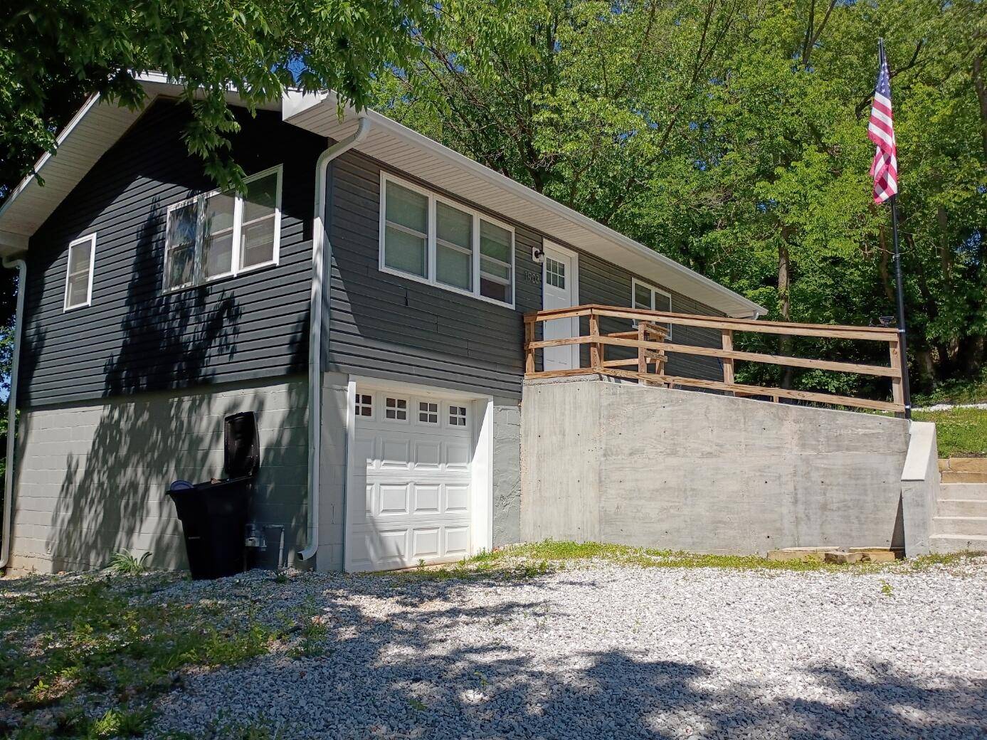 1903 Cherry ST, Seneca, MO 64865