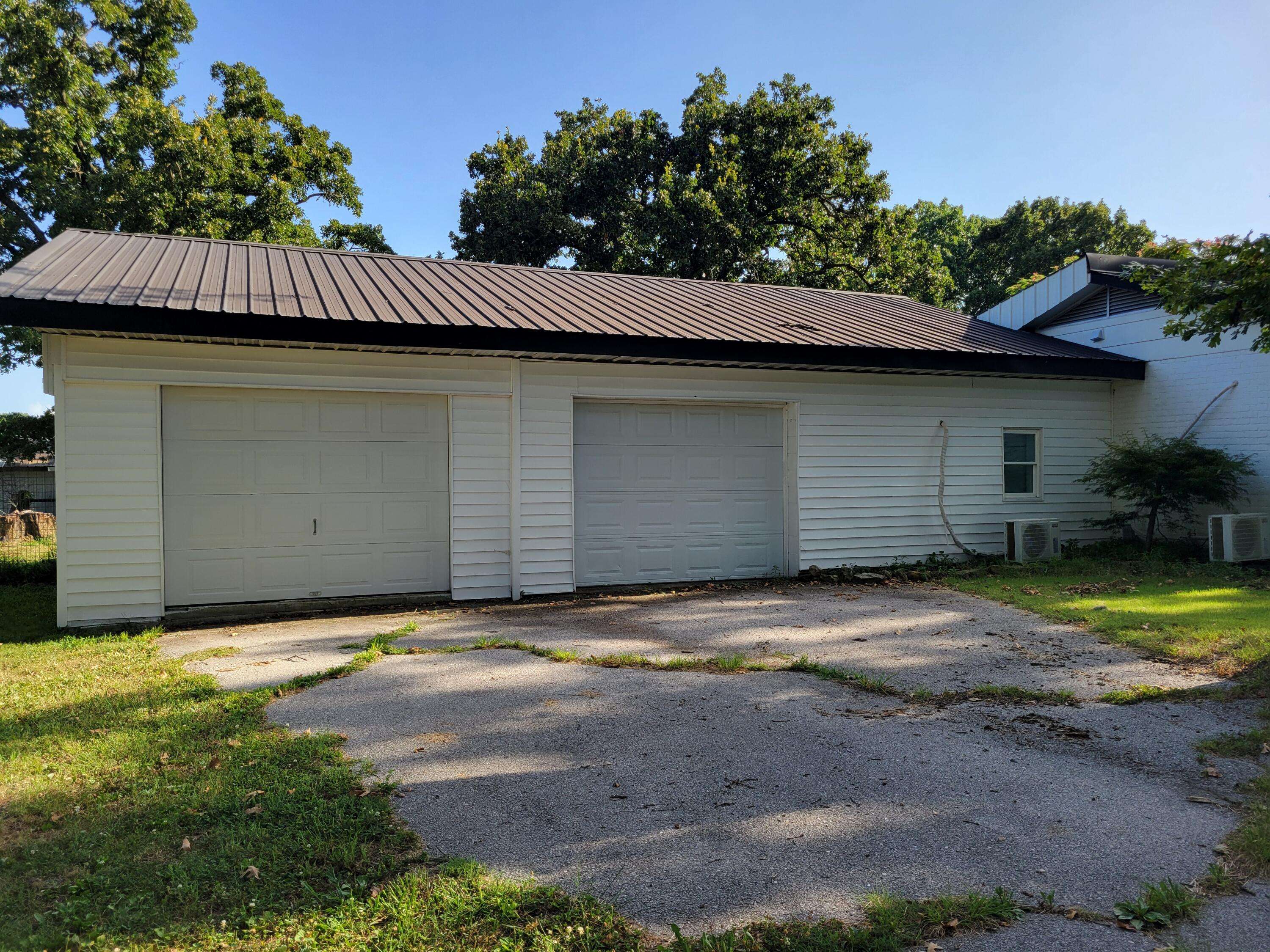 17909 Locust RD, Neosho, MO 64850