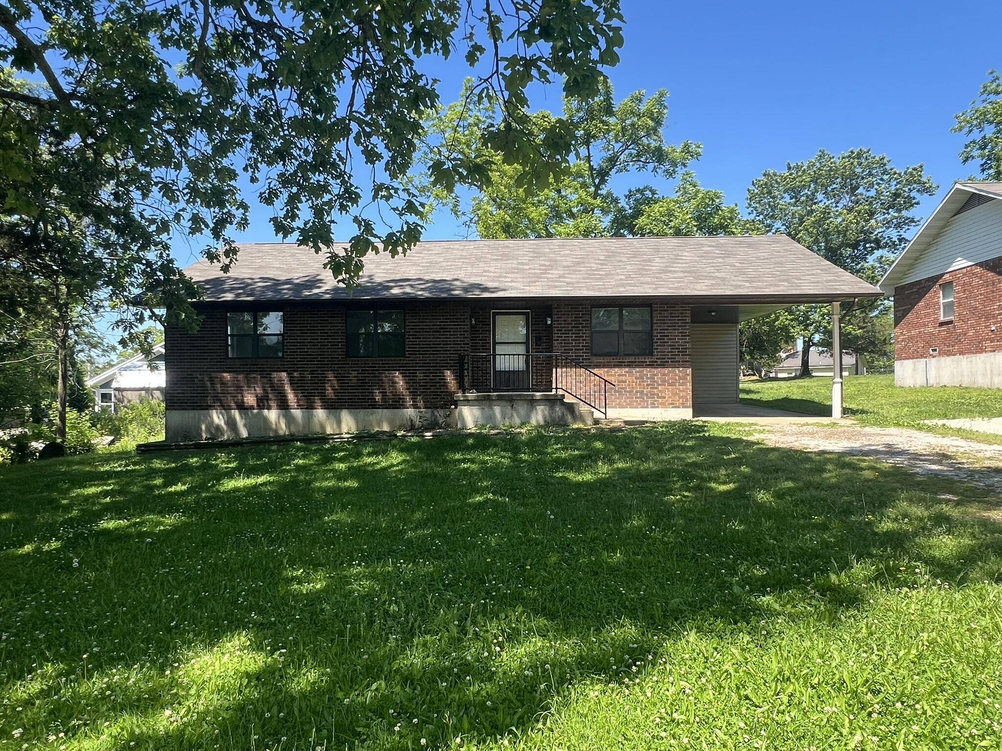 505 N Grand ST, Willow Springs, MO 65793
