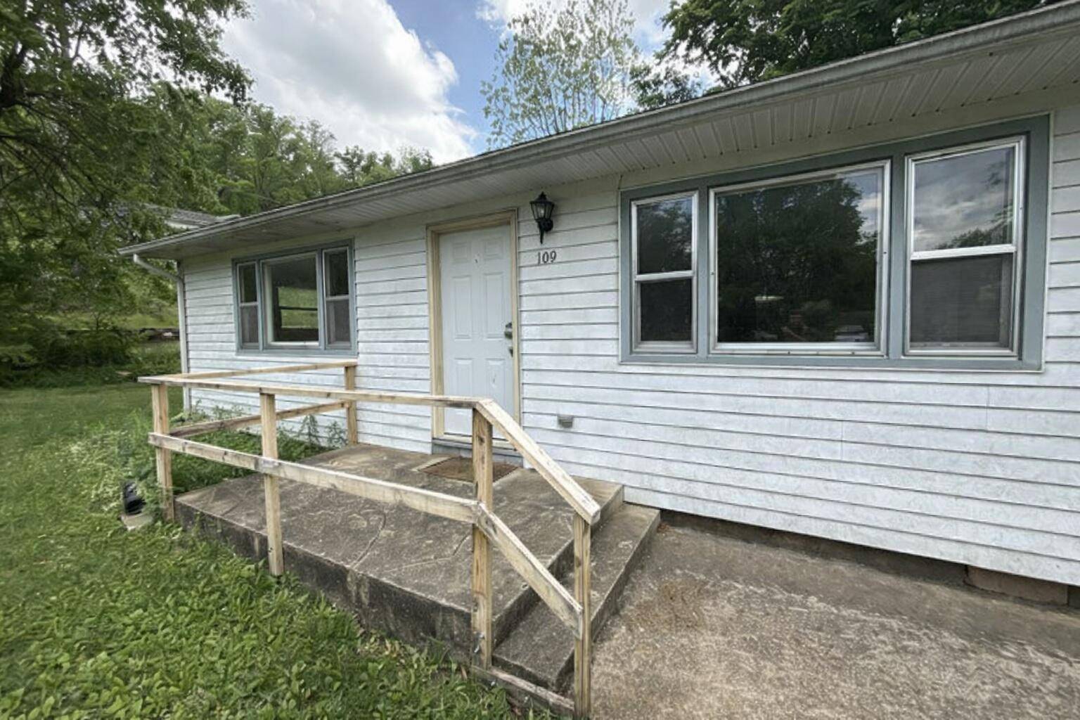 109 College ST, Van Buren, MO 63965