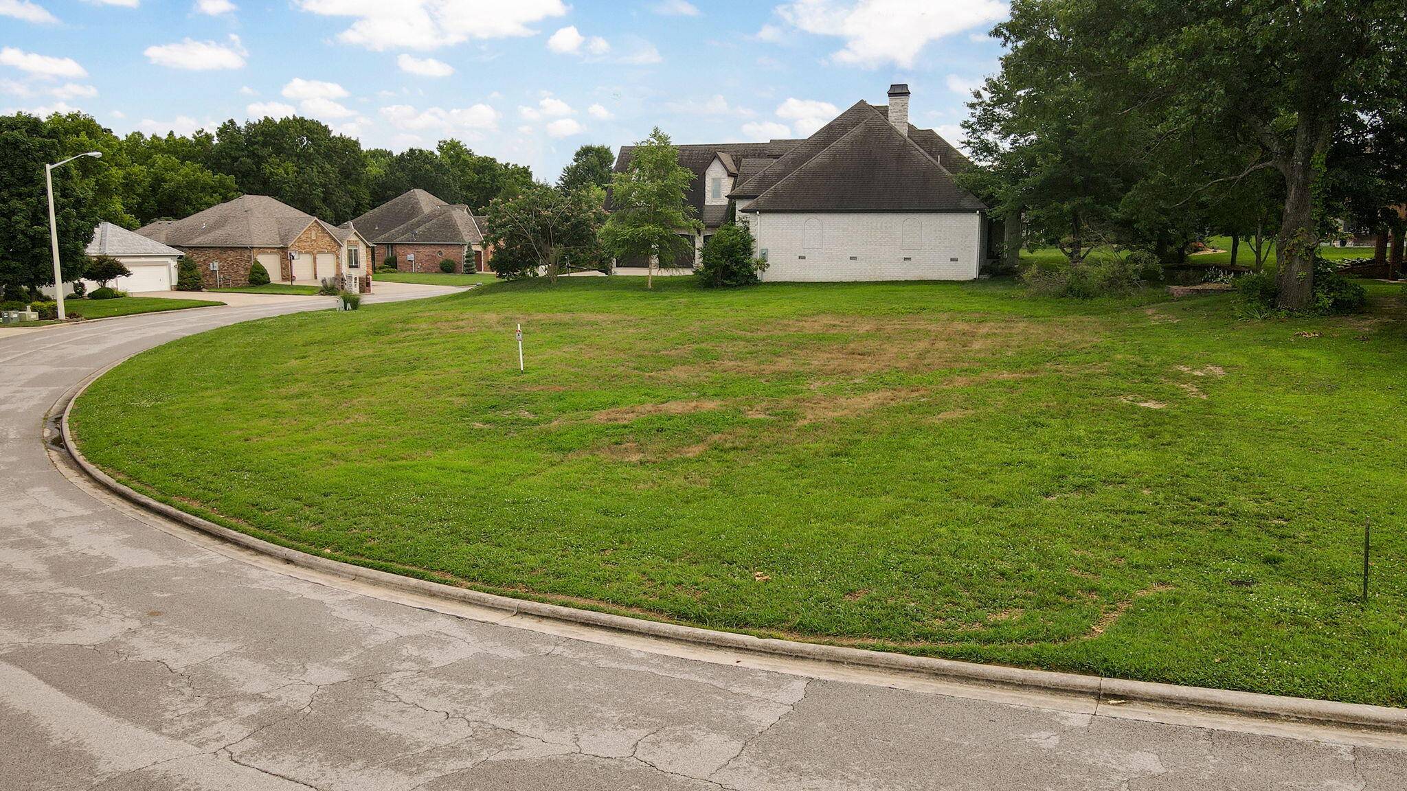 8302 Rolling Hills DR, Nixa, MO 65714