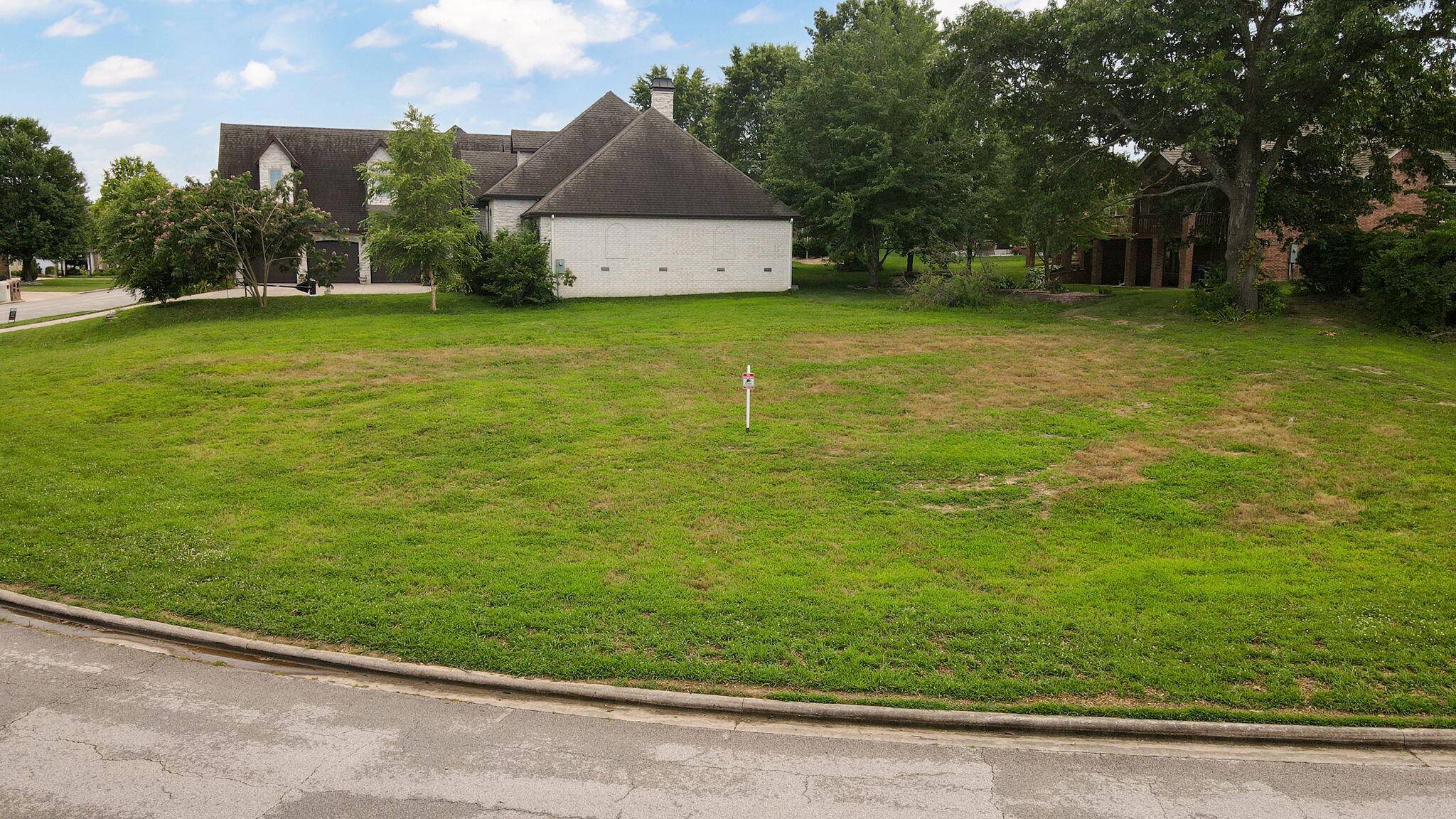 8302 Rolling Hills DR, Nixa, MO 65714