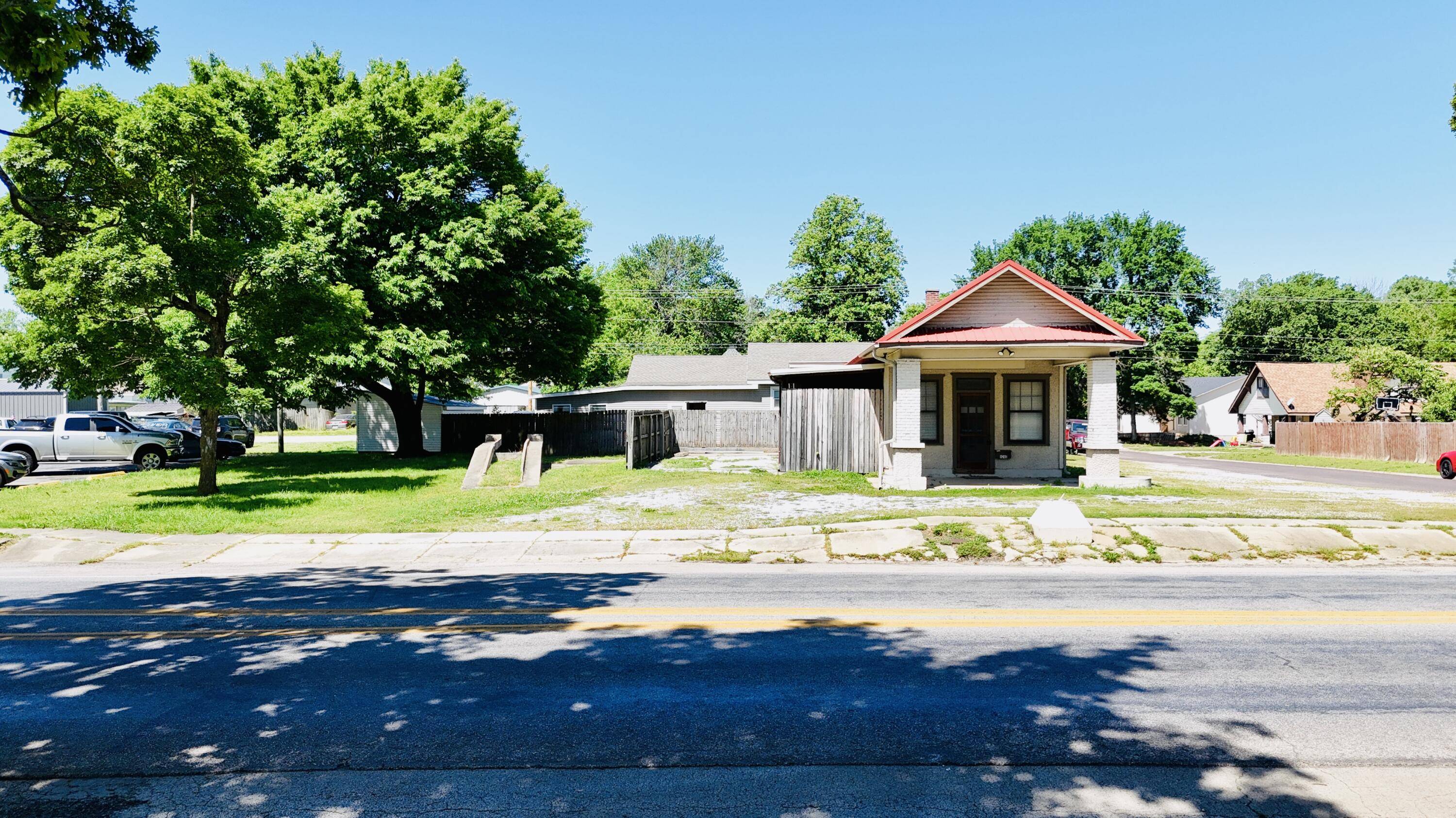 1010 N Central AVE, Monett, MO 65708