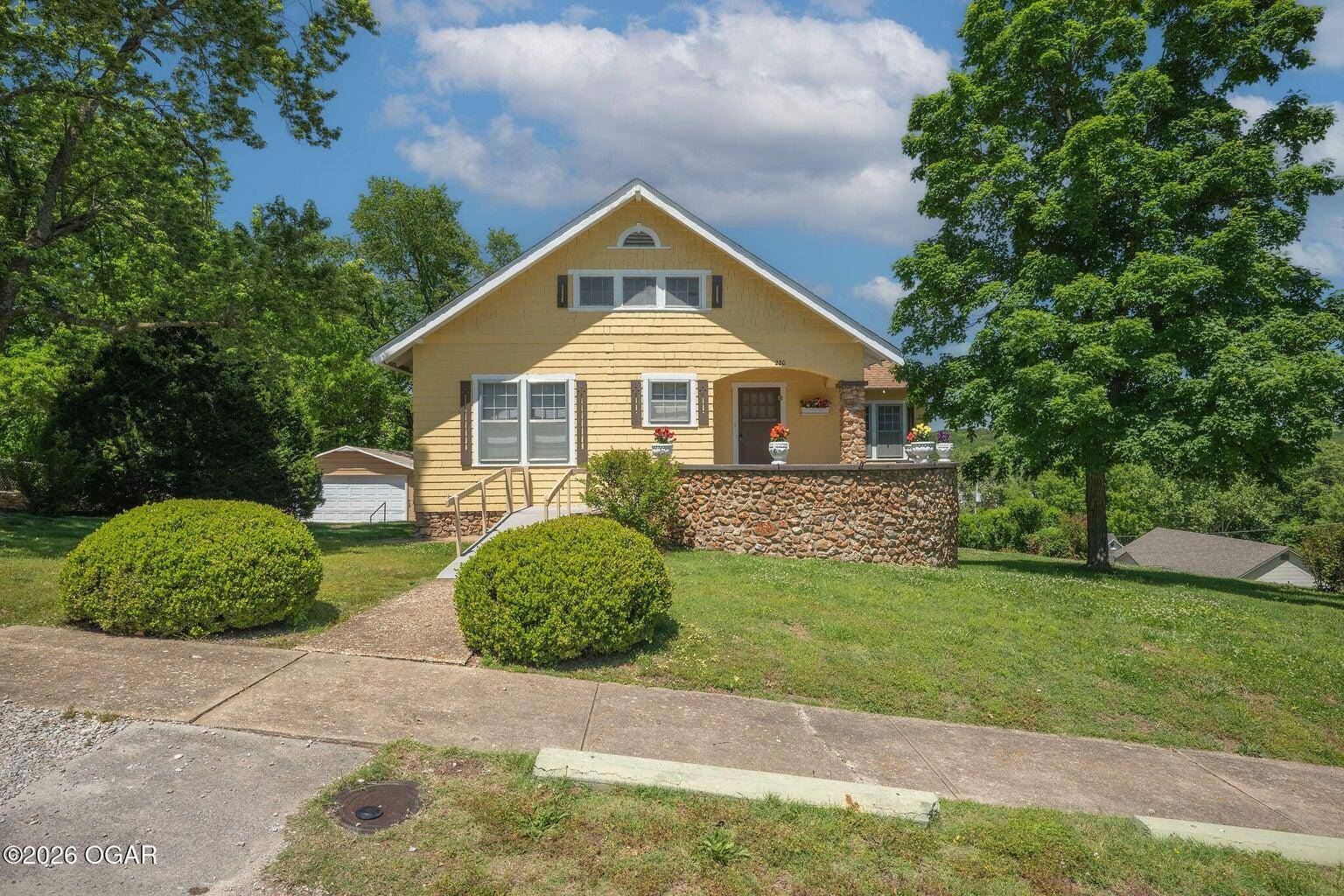 220 E Mckinney ST, Neosho, MO 64850