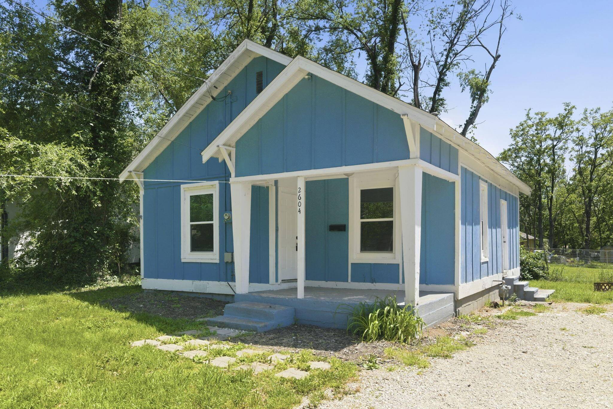 2604 W Calhoun ST, Springfield, MO 65802
