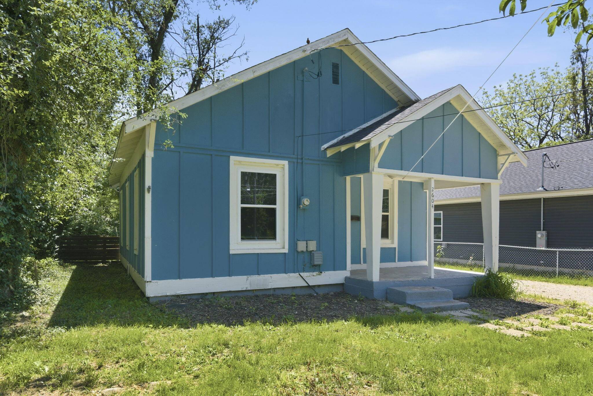 2604 W Calhoun ST, Springfield, MO 65802