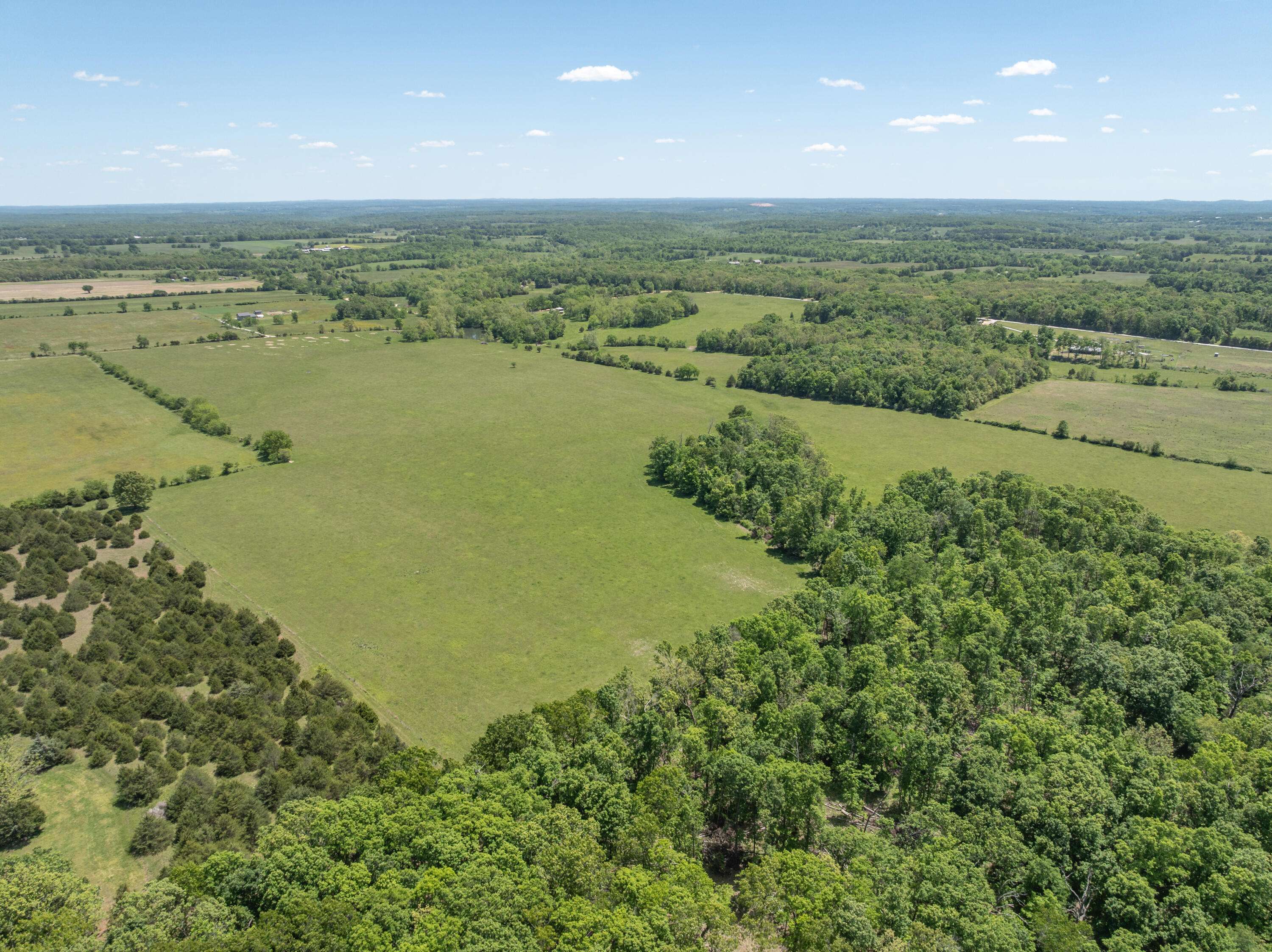 000 Logan RD, Hartville, MO 65667