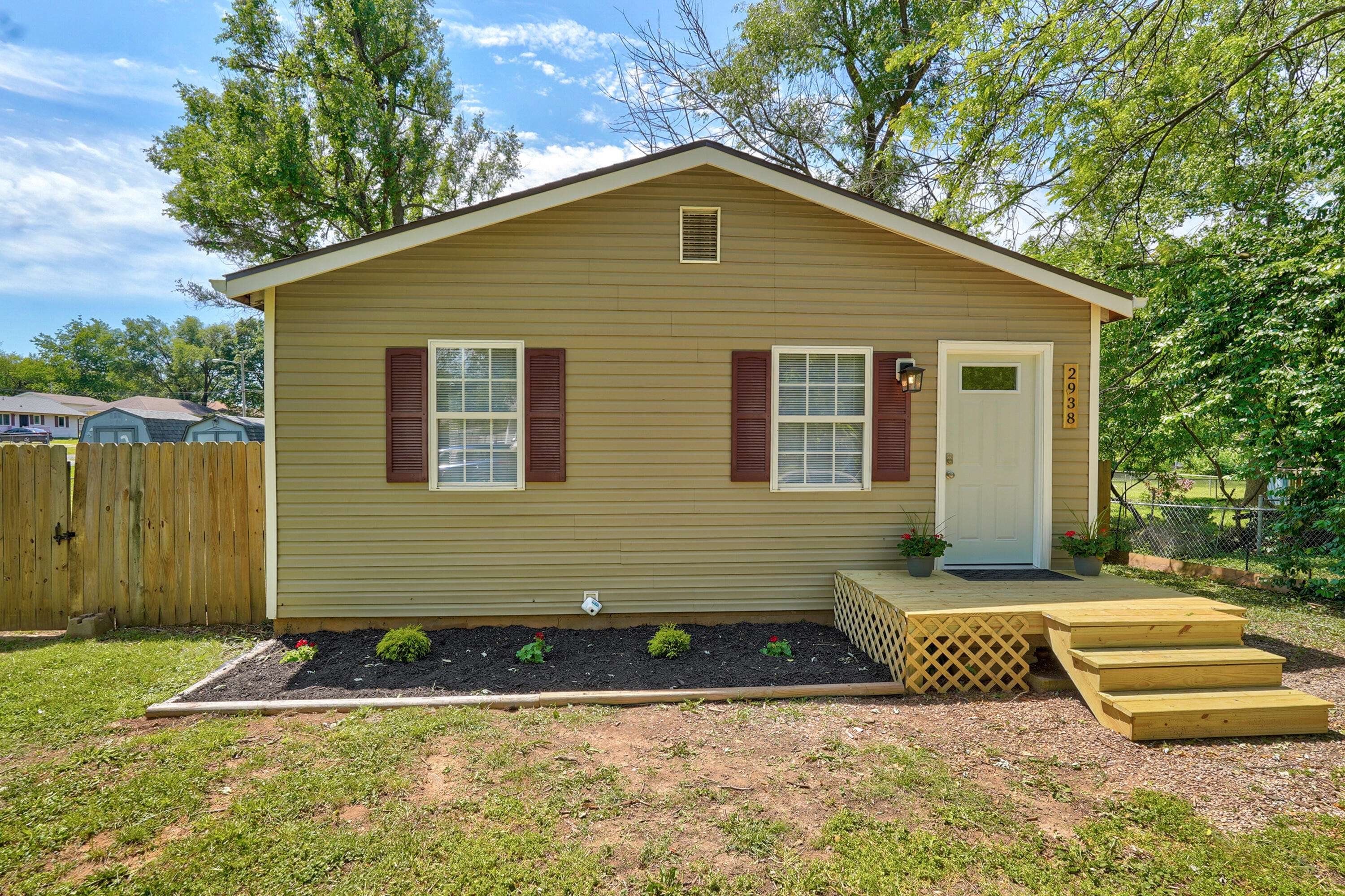 2938 W Grand ST, Springfield, MO 65802