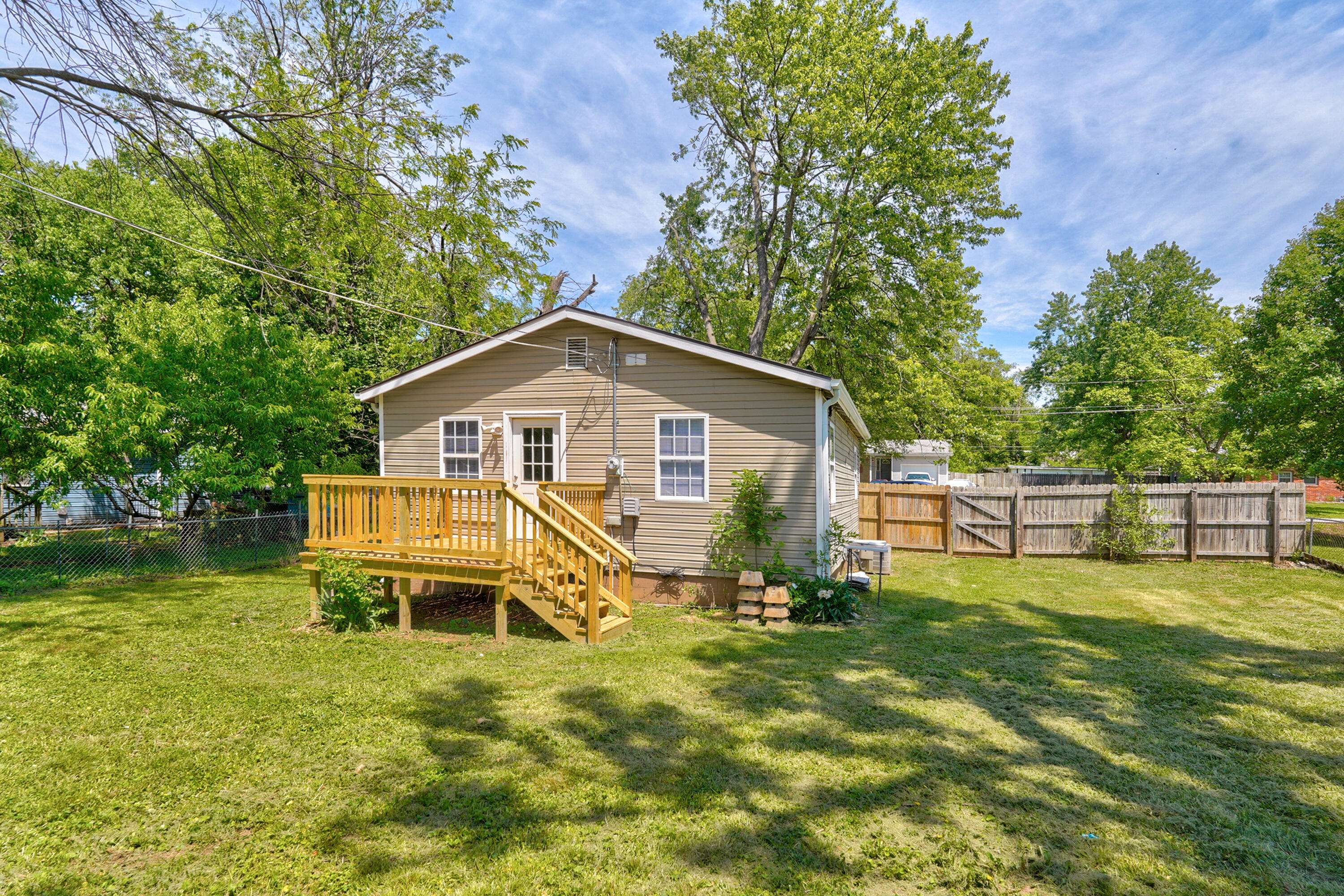 2938 W Grand ST, Springfield, MO 65802