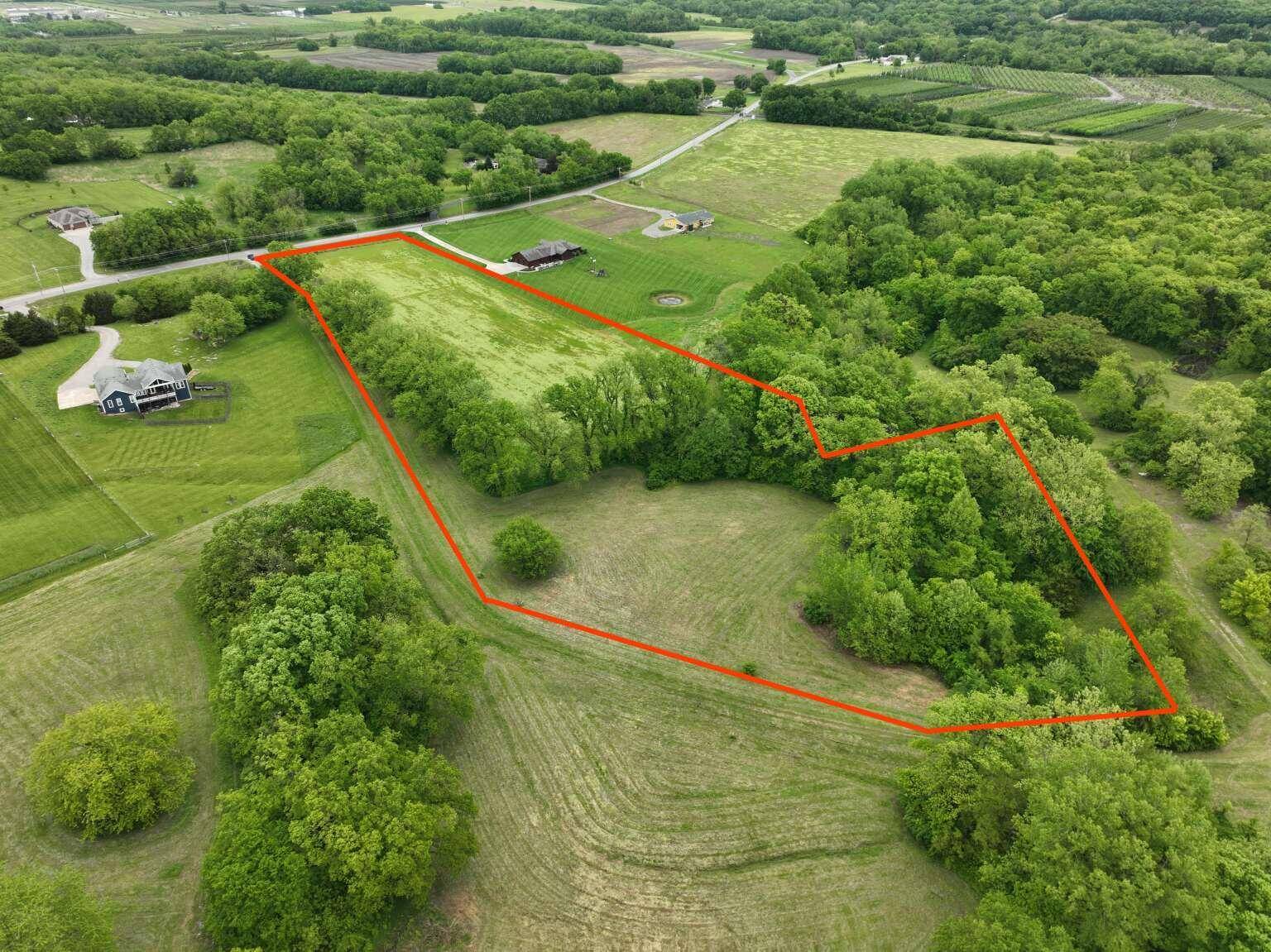 21201 E Blue Mills RD, Independence, MO 64058