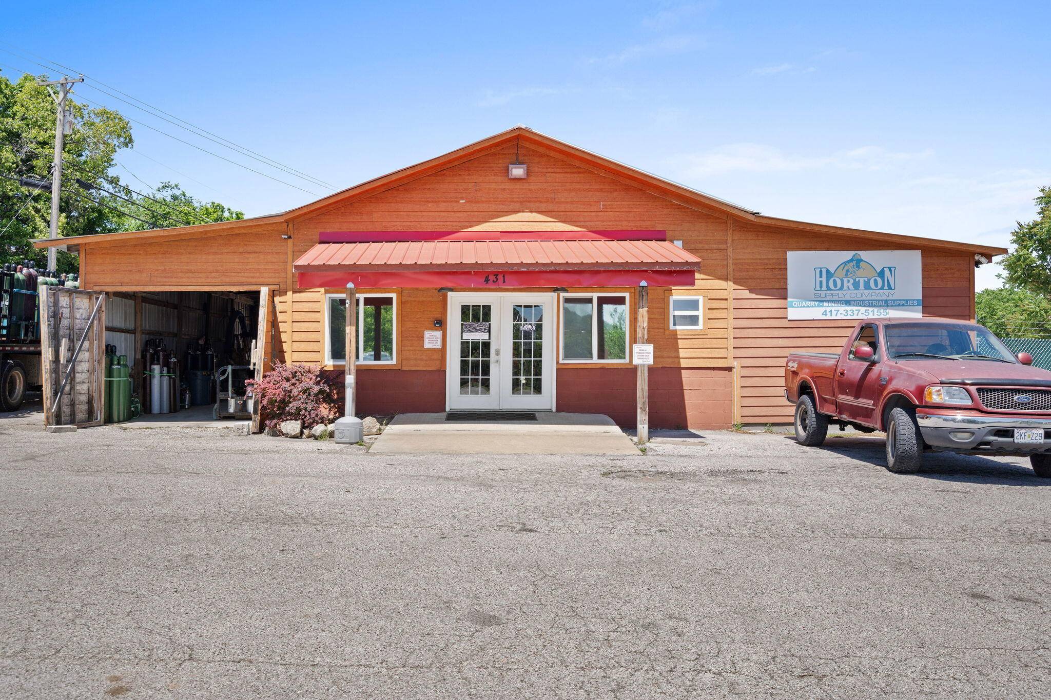 431 1st ST, Hollister, MO 65672