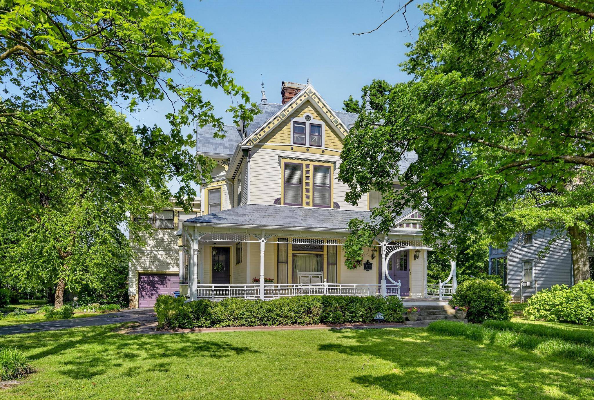 1327 S Main ST, Carthage, MO 64836