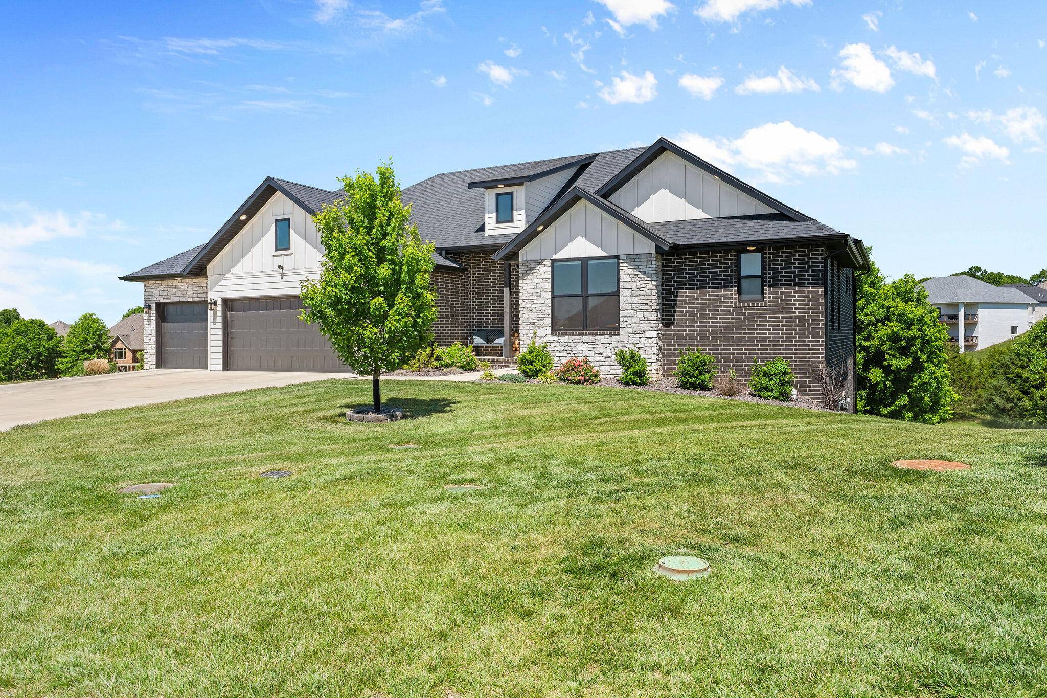 5961 S Doubletree CT, Springfield, MO 65810