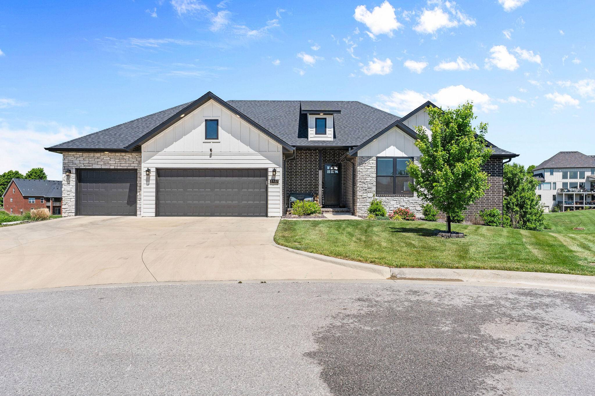 5961 S Doubletree CT, Springfield, MO 65810