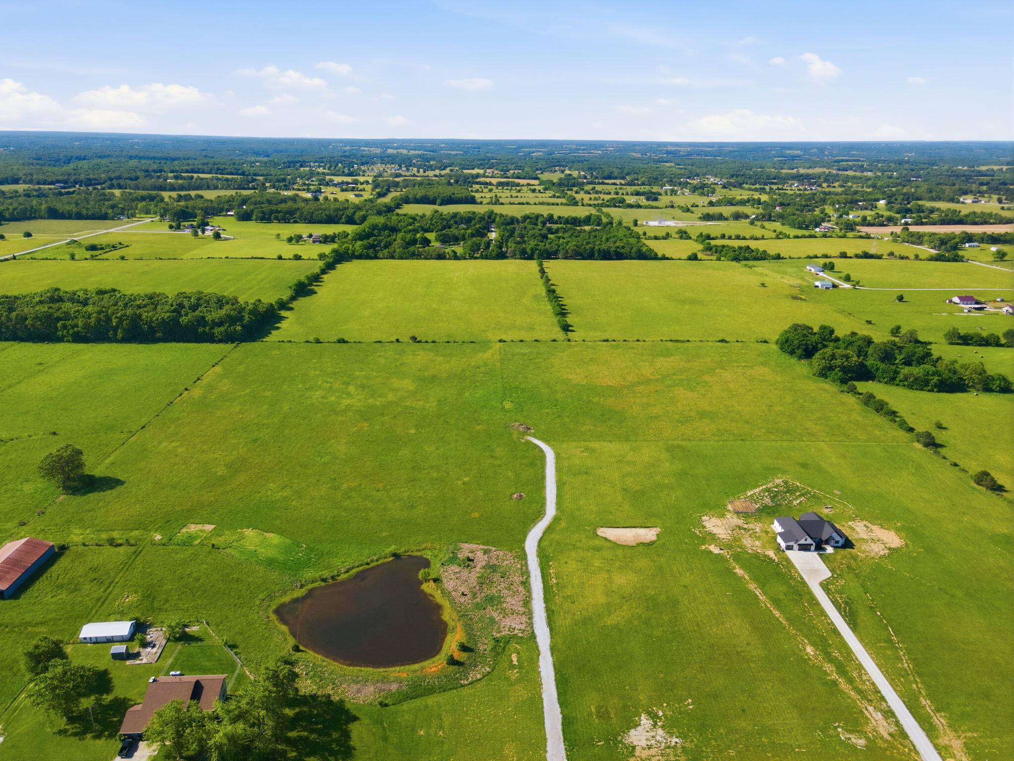 000 E Farm Road 186, Rogersville, MO 65742