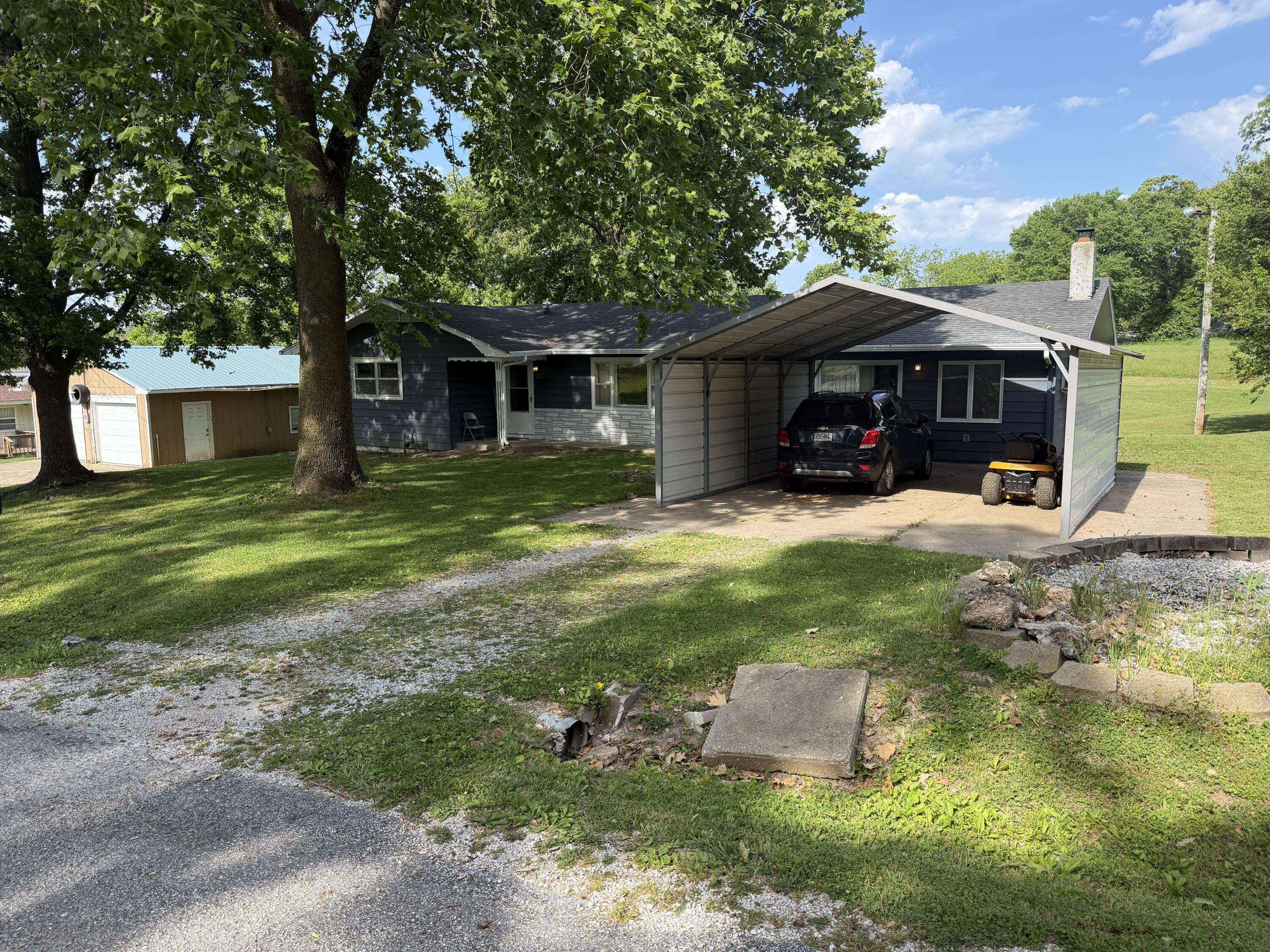 105 Walker CT, Exeter, MO 65647