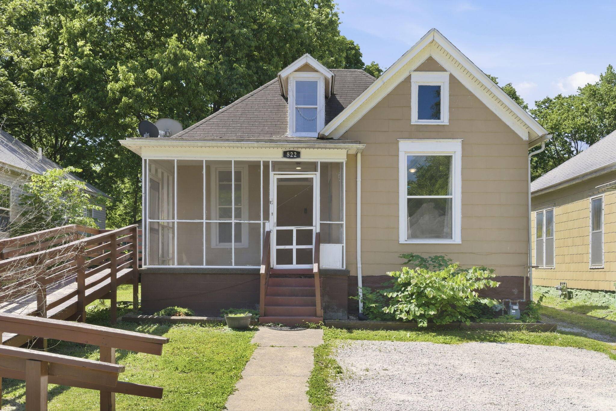 822 W Scott ST, Springfield, MO 65802