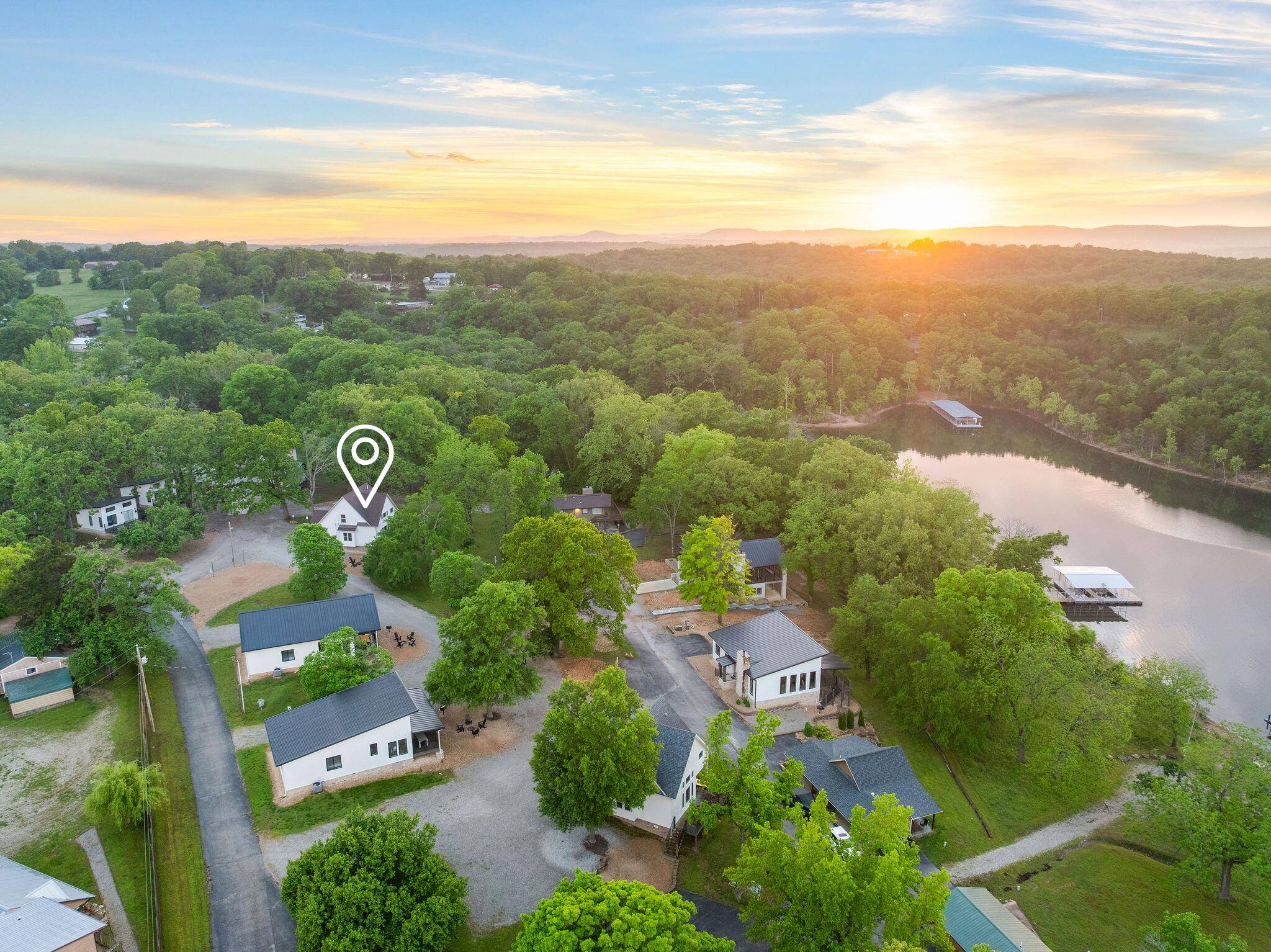 26915 Reel LN, Shell Knob, MO 65747