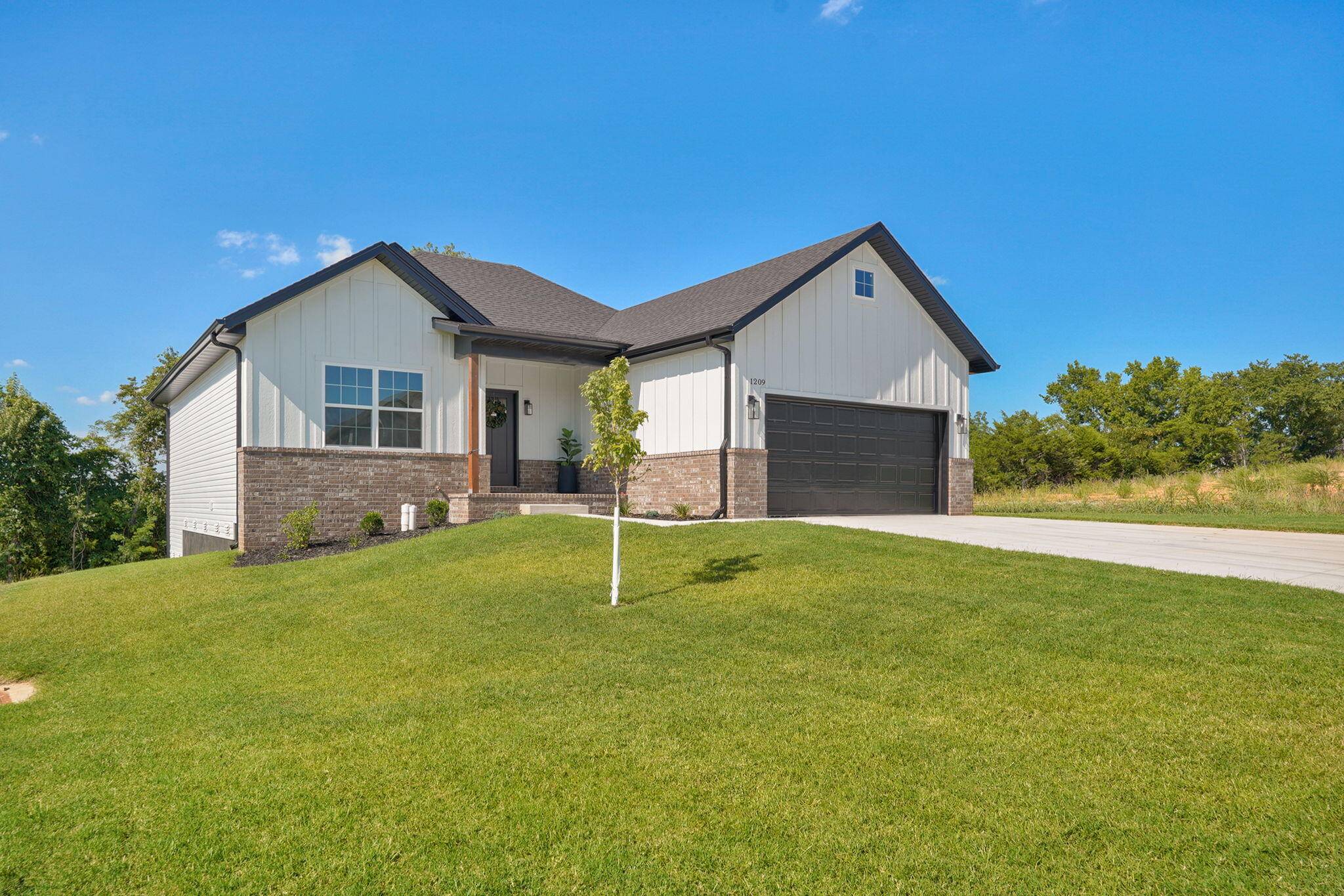 1209 W Pebblebrooke DR, Ozark, MO 65721