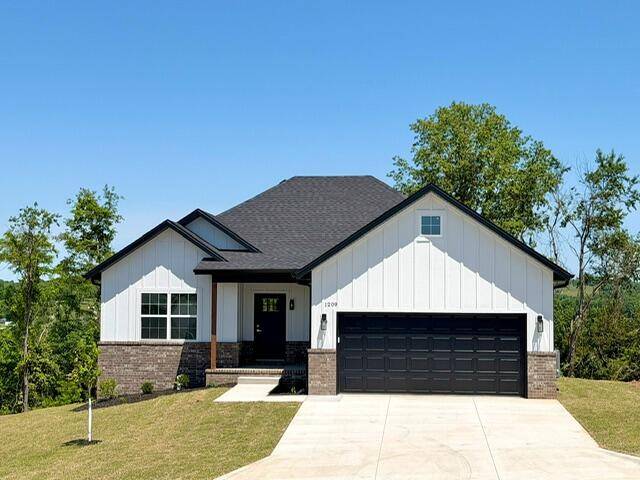 1209 W Pebblebrooke DR, Ozark, MO 65721