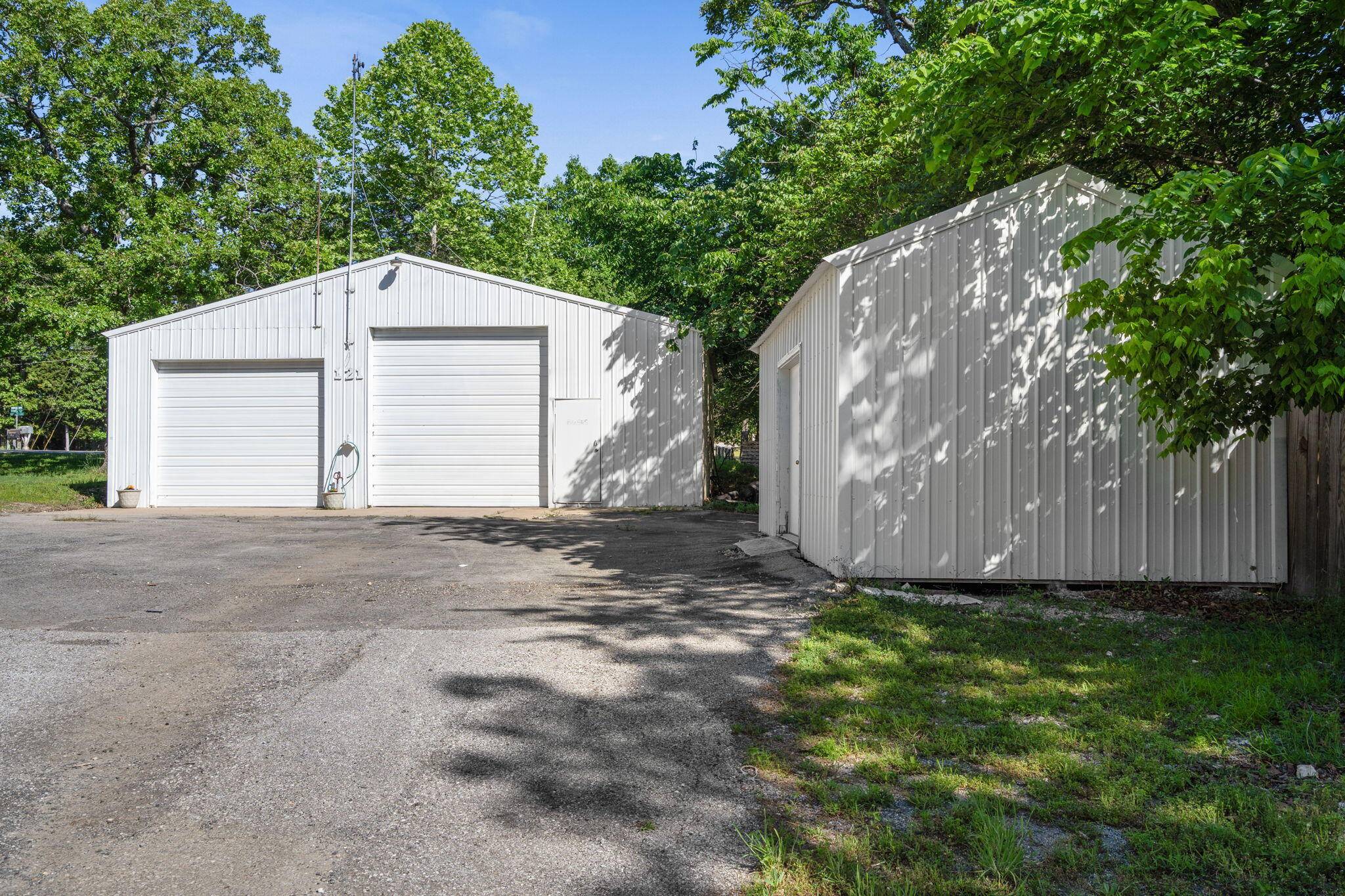 121 Forest LN, Kimberling City, MO 65686