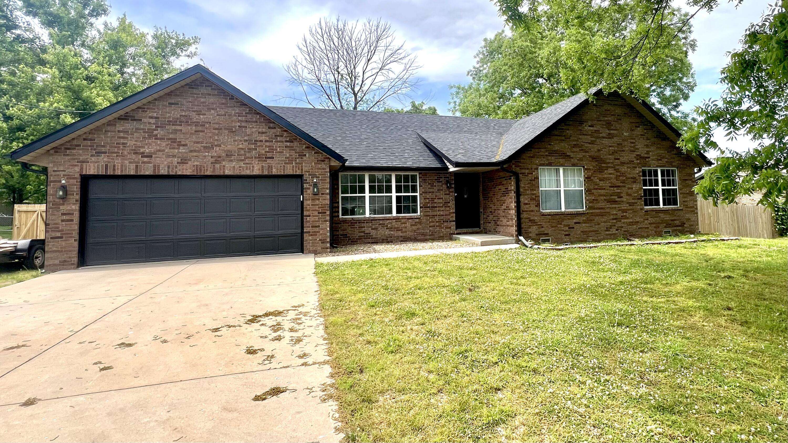 603 Lakeview DR, Aurora, MO 65605